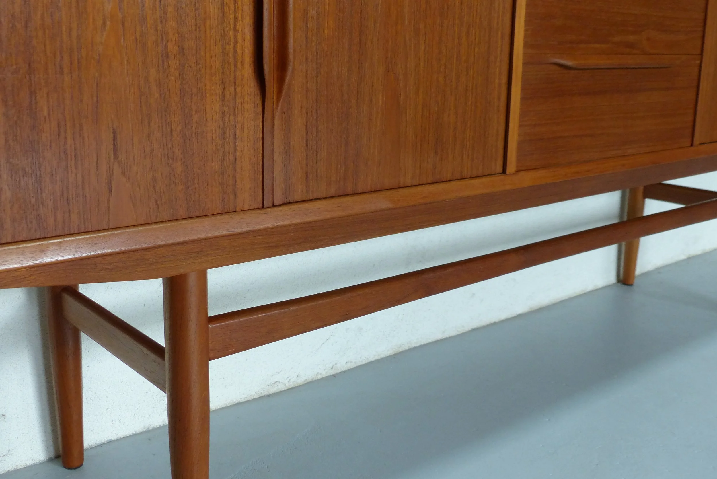 Buffet haut en teck Danemark Années 1960