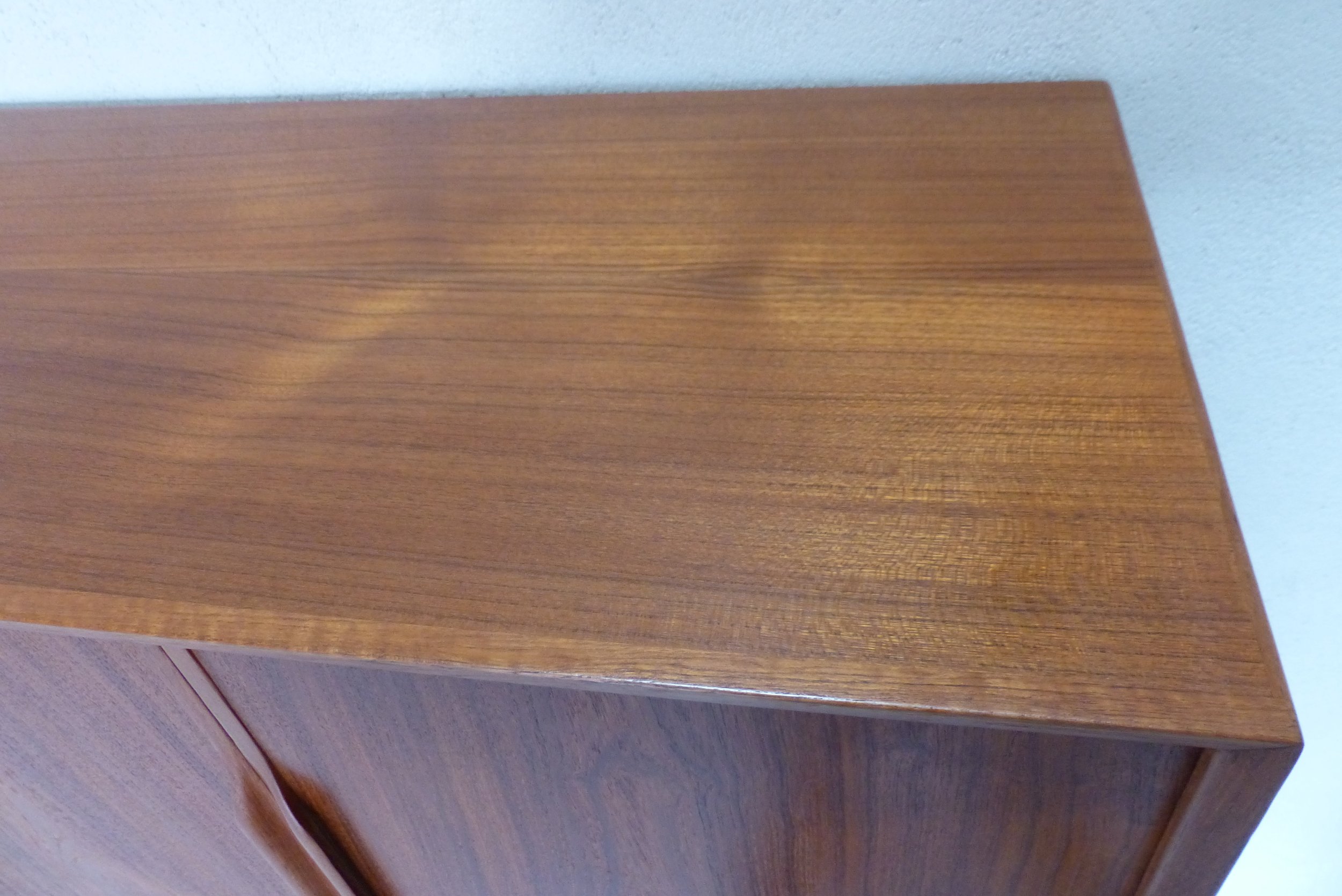Buffet haut en teck Danemark Années 1960