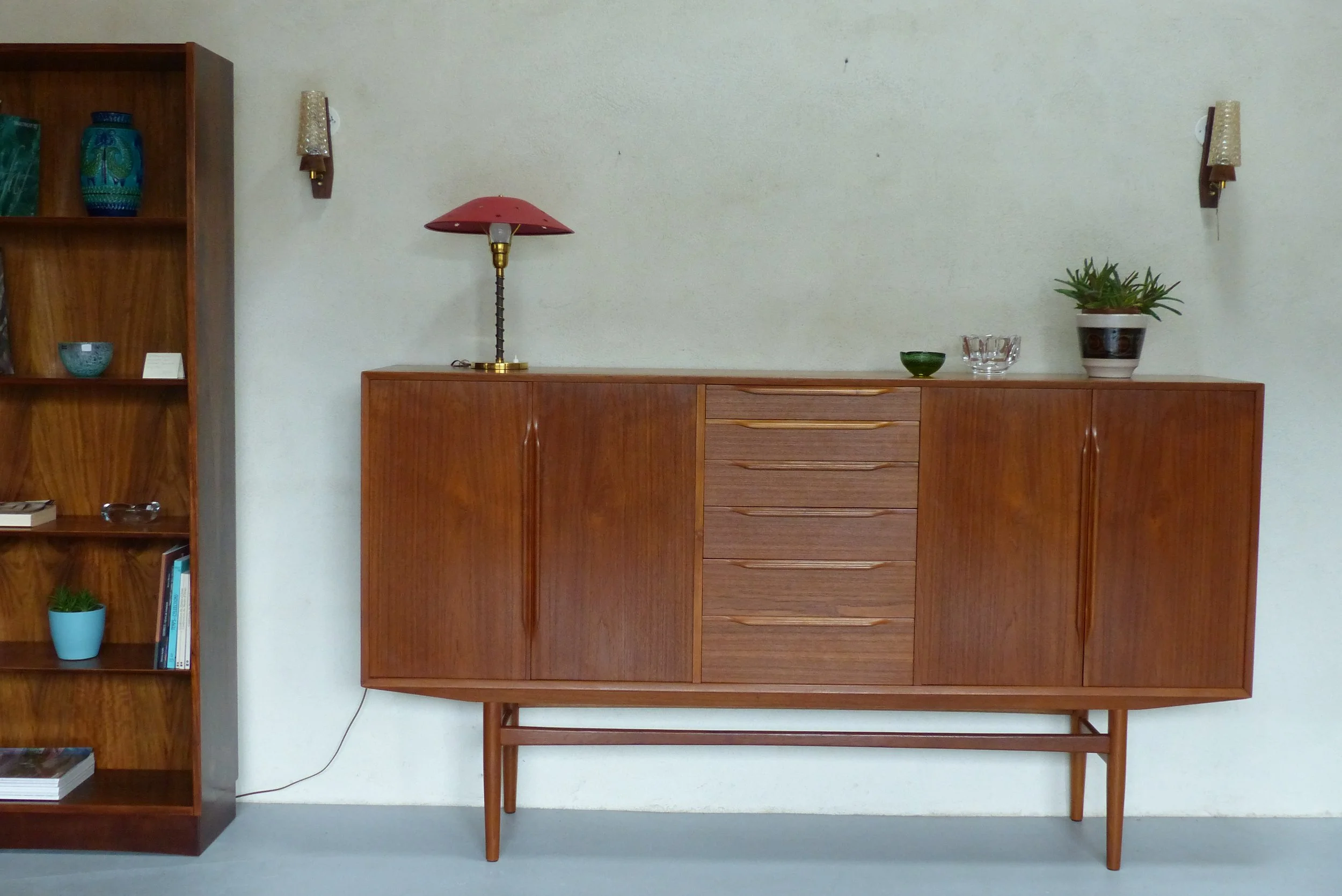 Buffet haut en teck Danemark Années 1960