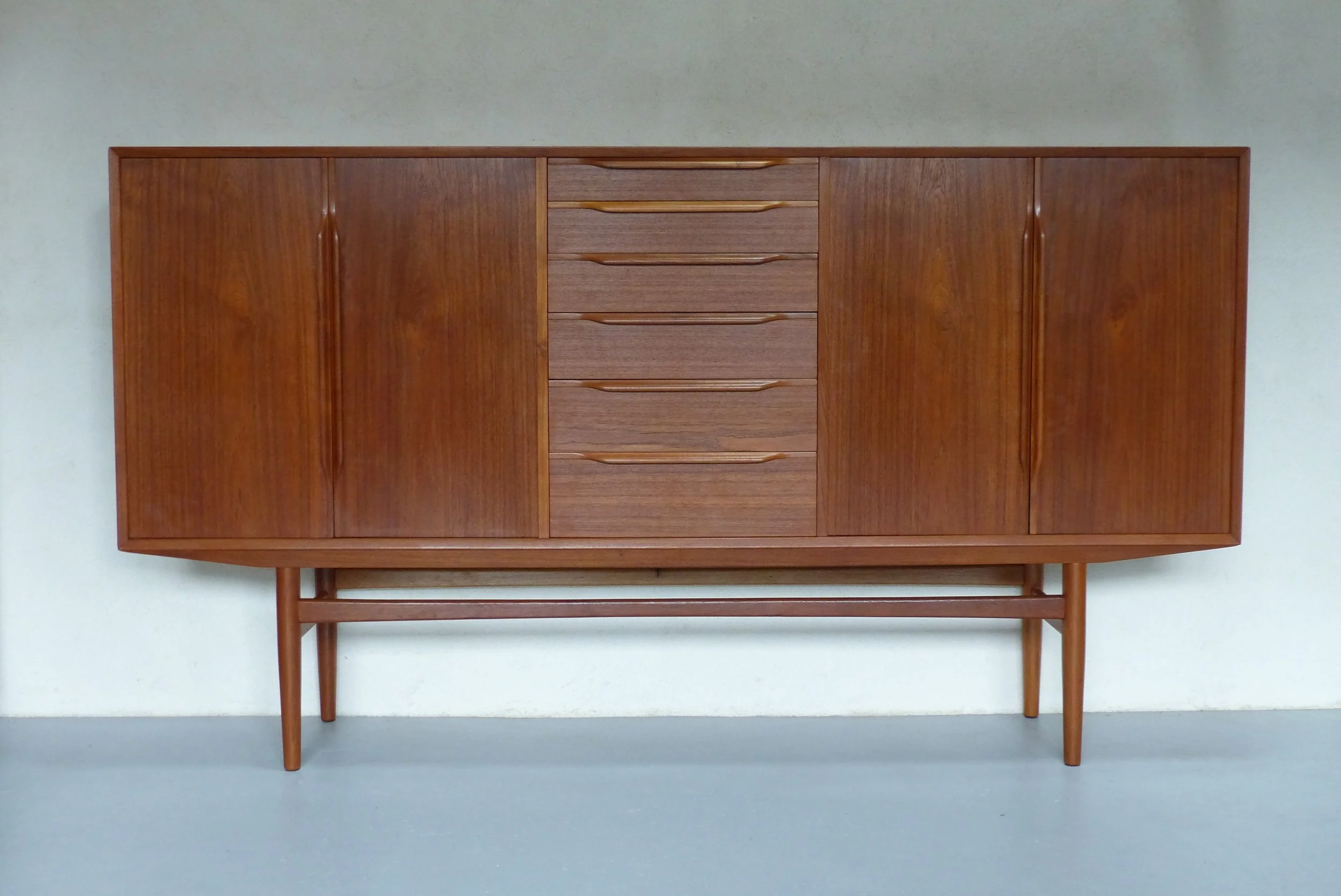 Buffet haut en teck Danemark Années 1960
