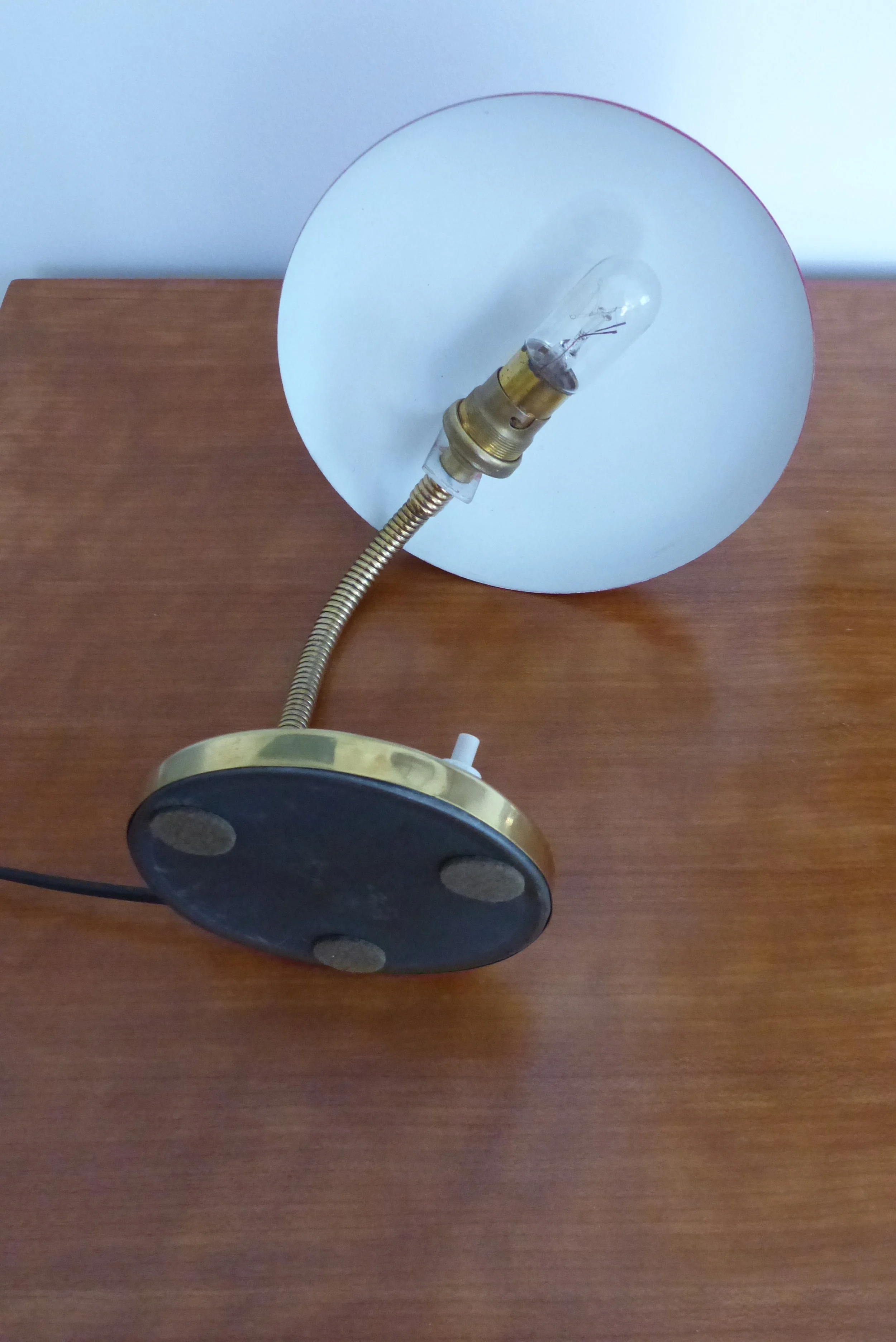 Petite lampe à poser en métal et laiton France Années 1950