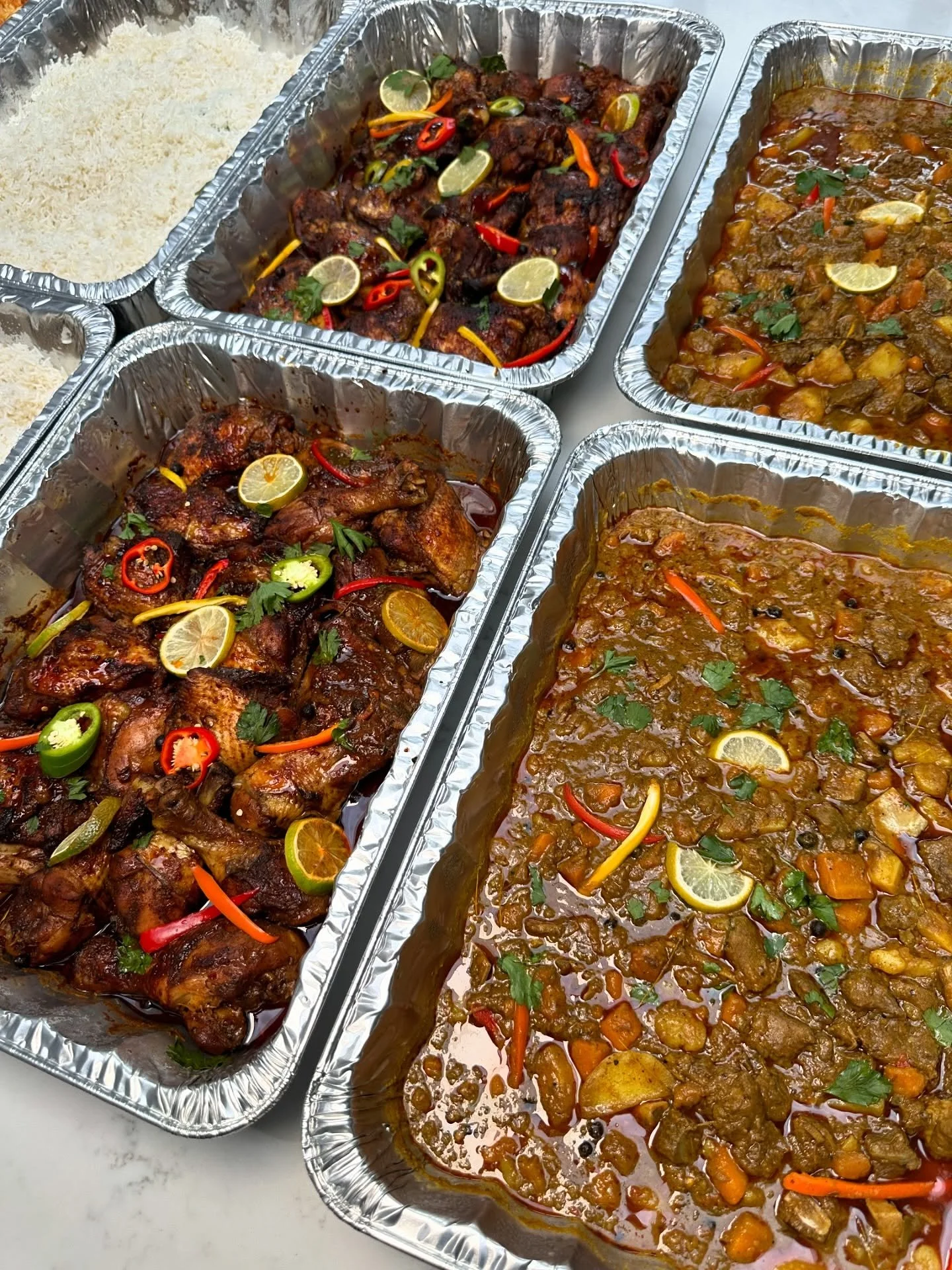 Birthday party meets summer BBQ vibes ☀️🎉
This spread was a HIT at the celebration &ndash; guests couldn&rsquo;t get enough of our:
✨ Curry Goat
✨ Jerk Chicken ✨ Creamy Mac &amp; Cheese
✨ White Basmati Rice
✨ Fresh Garden Salad
✨ Tangy Coleslaw 💚💛