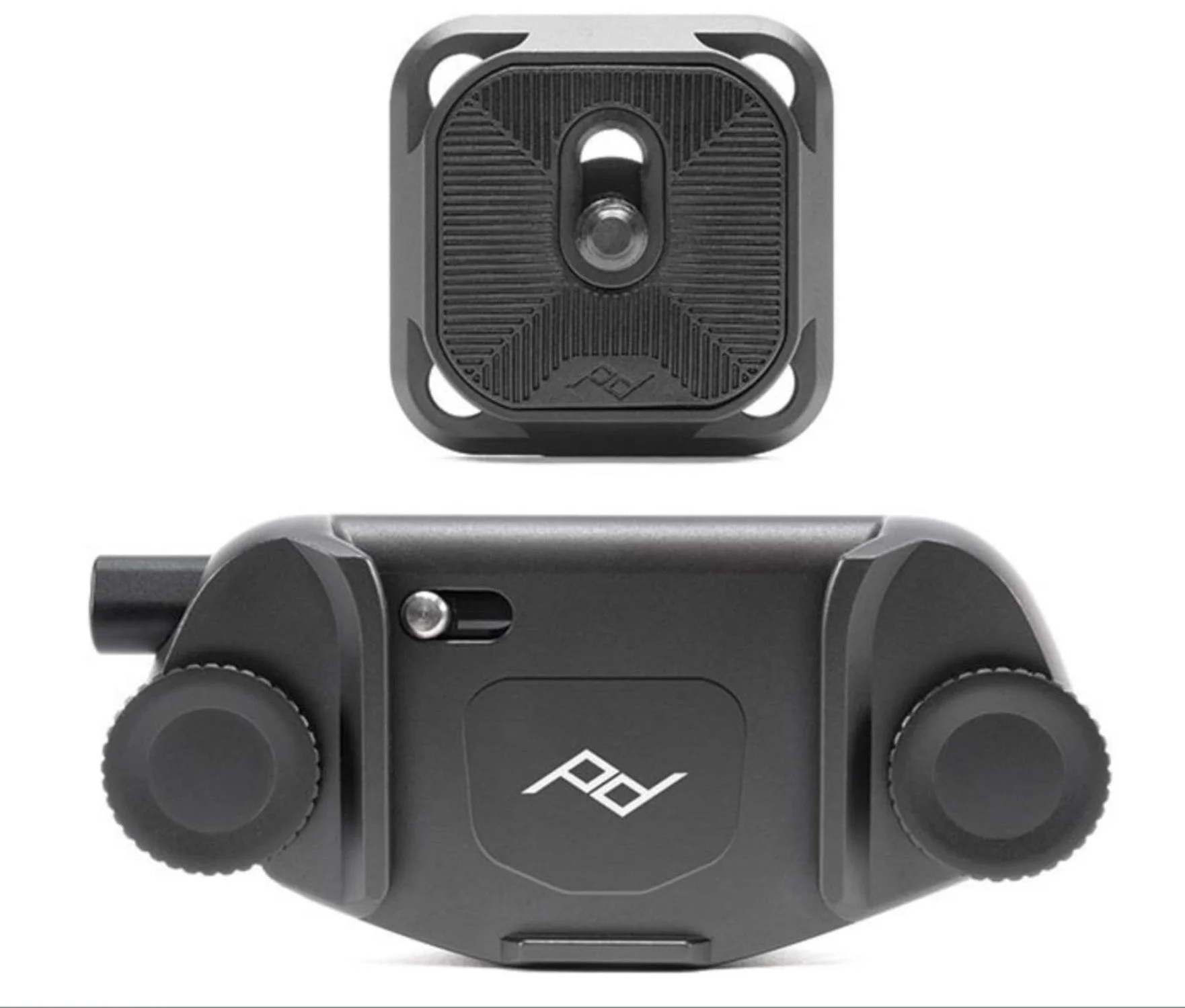 Dispositivo de entrenamiento para ciclismo con control y dos ruedas de ajuste.