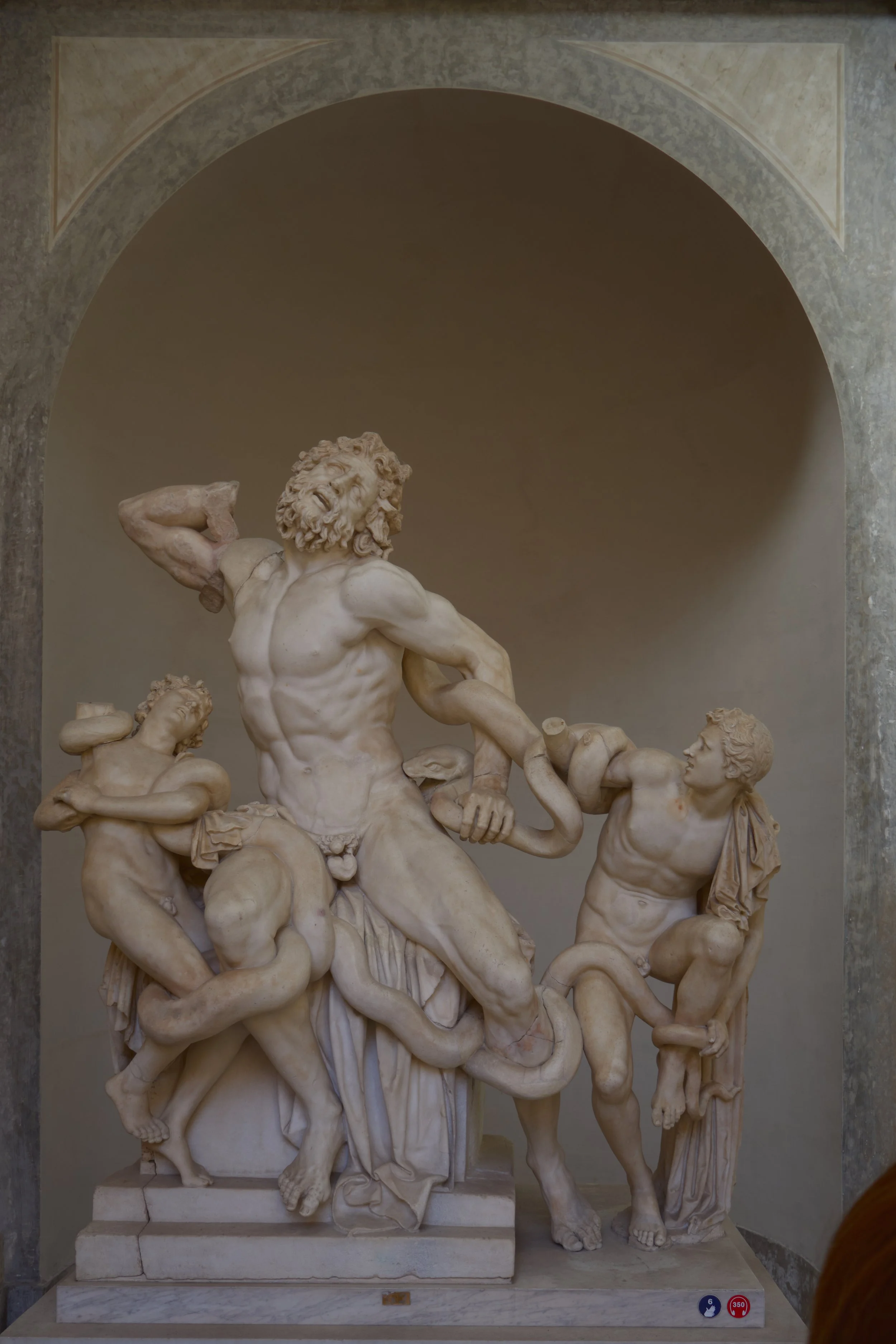 Statue-musei vaticani-Black and white-f90foto-before.jpg