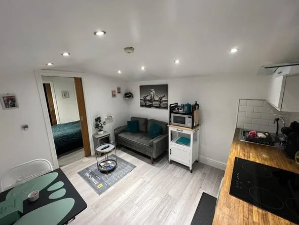 Modern Guest Suite Near Heathrow | Free Parking