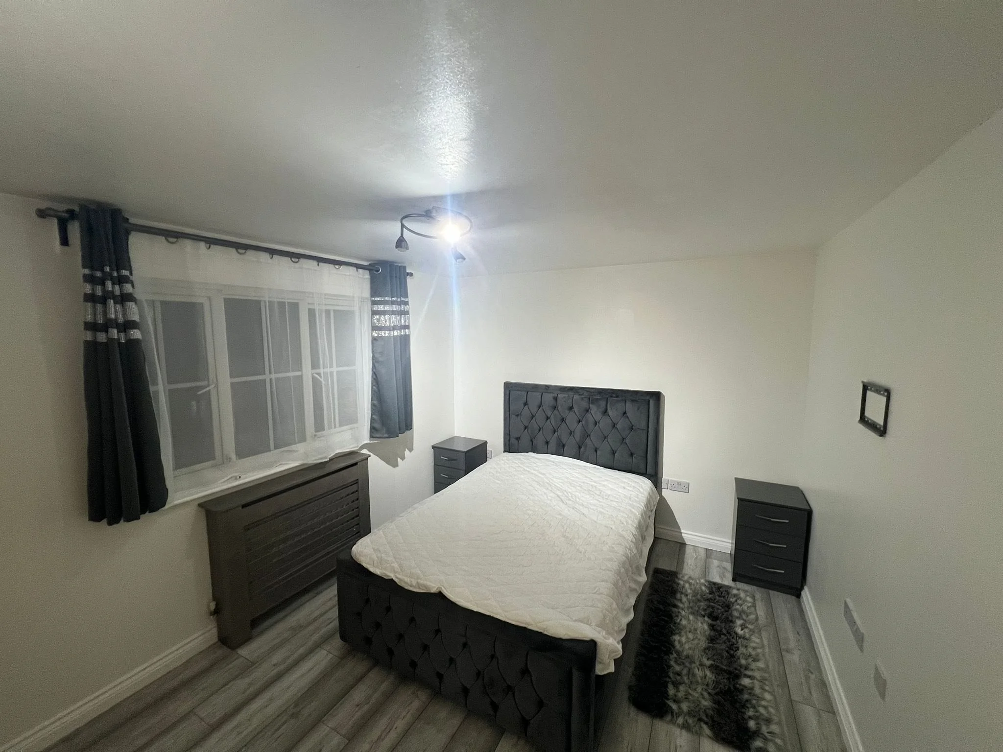 Modern 1-Bedroom Flat – Waterside Close, SE28