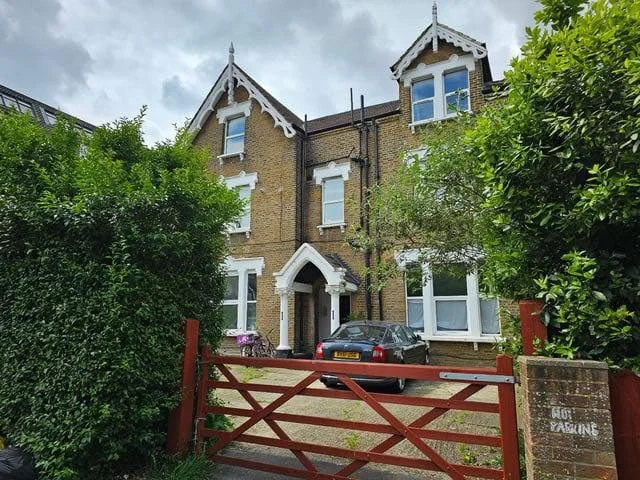 Furnished Studio Flat – Hopton Road, SW16 2EG