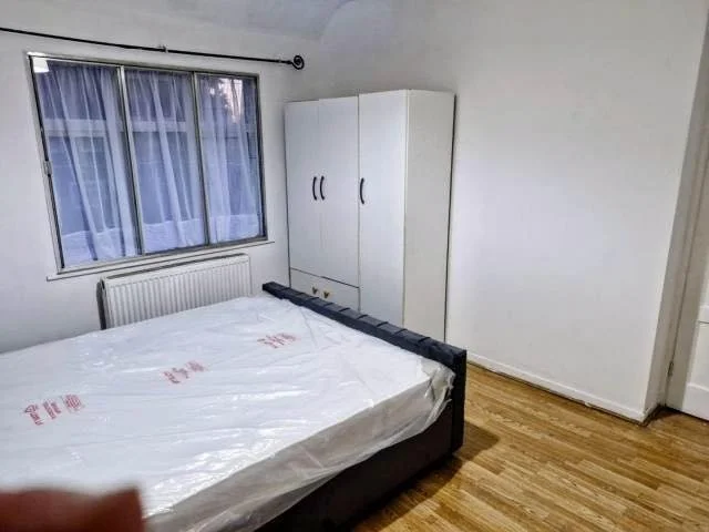 Newly Refurbished 1-Bedroom Flat Available – Hounslow West, TW4 Rent