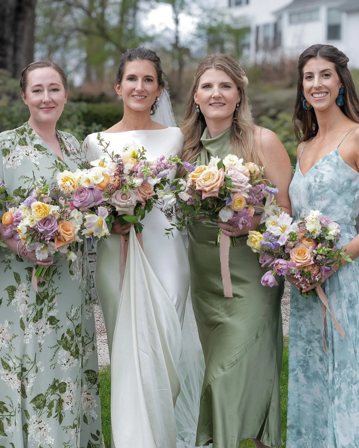 If it looks like spring exploded in the best way possible,
it absolutely did with this palette. Layered together for a look that feels joyful, elegant, and a little bit magical for a timeless design. Exactly how spring flowers should feel.

For coupl