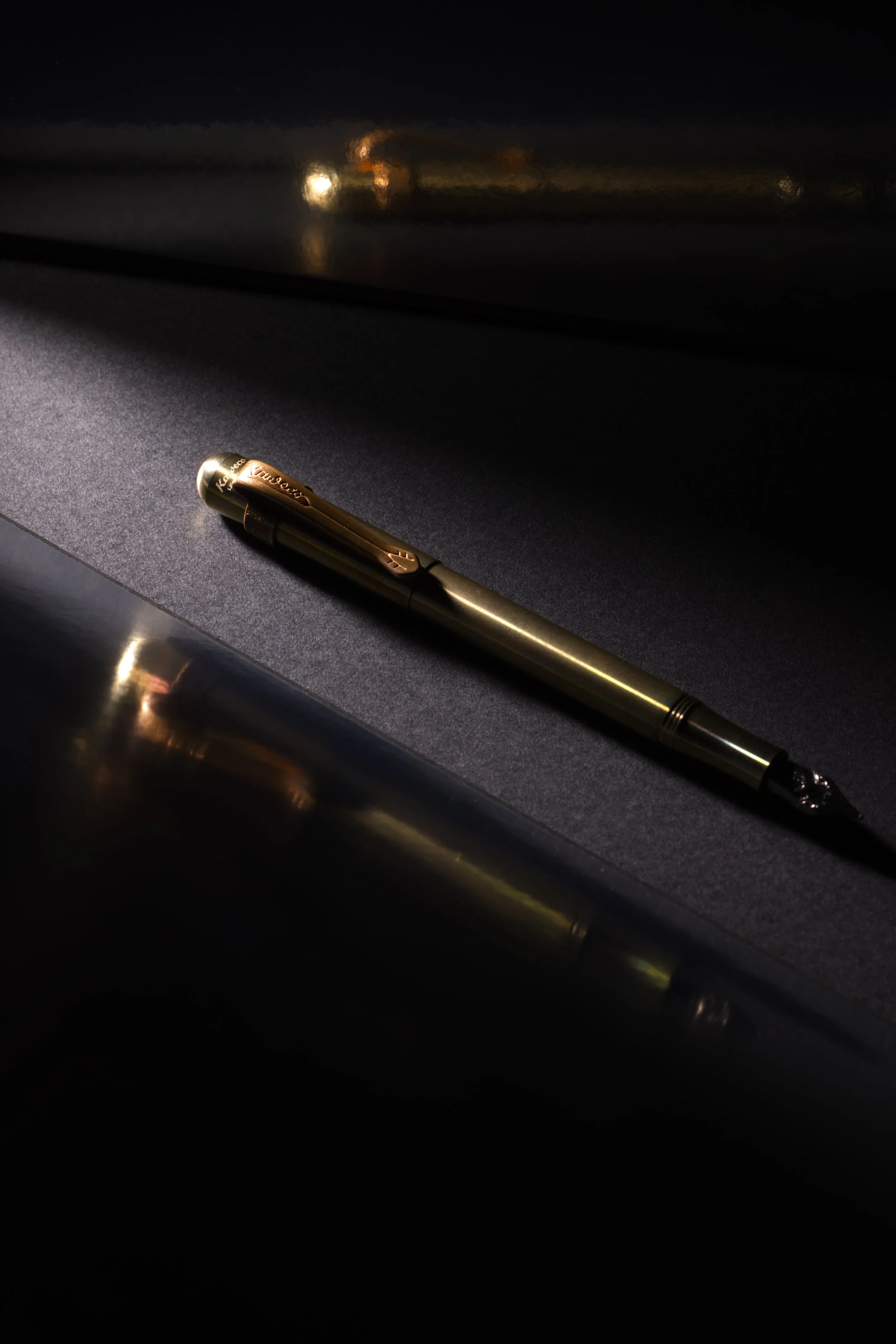 Premium fountain pen photographed with controlled light and shadow.
