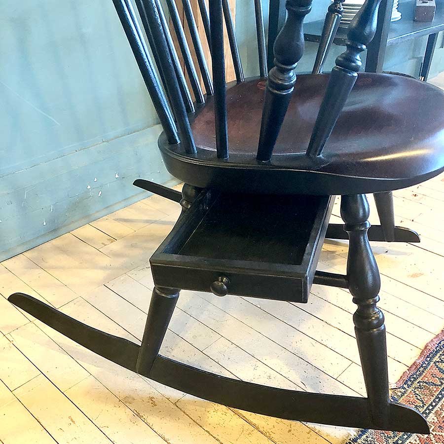 WritingArm_Rocker_Cherry-Black_003.jpg