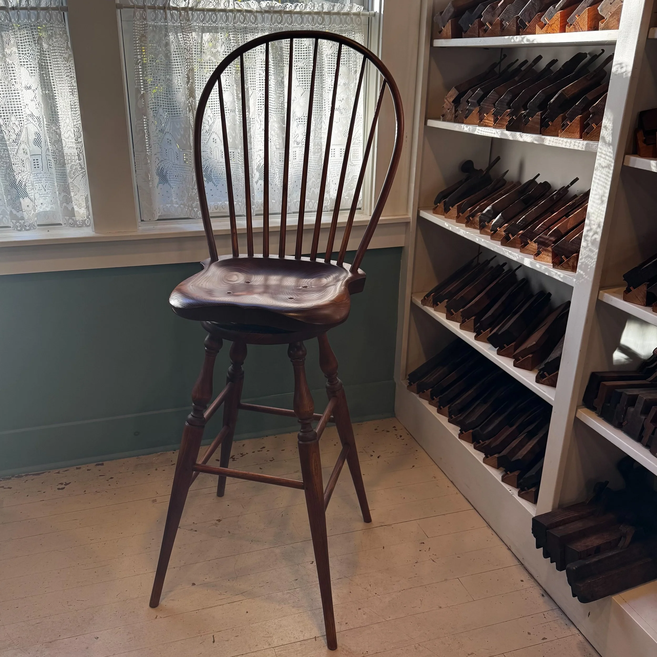 swivel stool 001.jpg