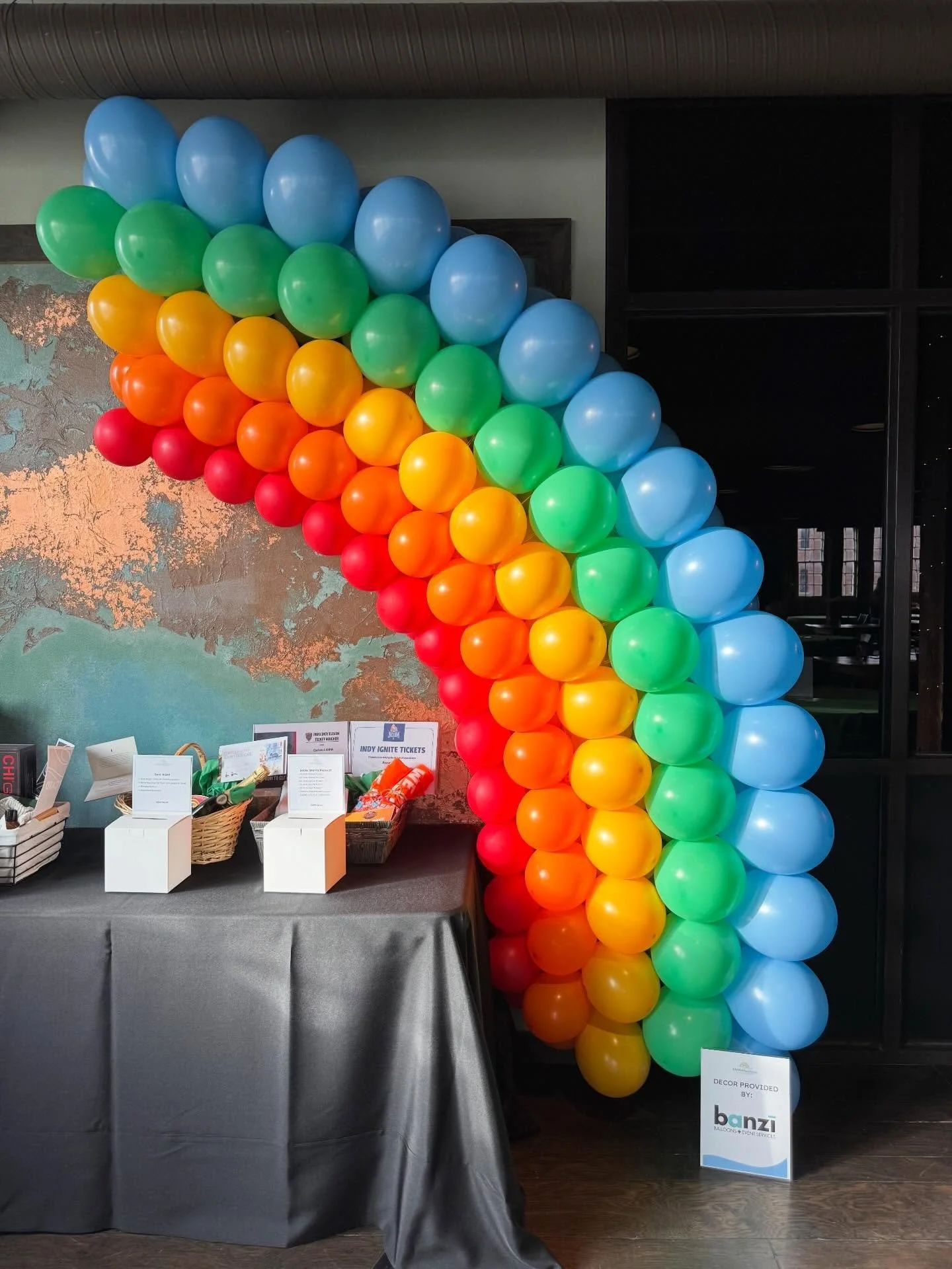 Thank you to @banziballoons for your colorful decor creations! 🌈 🎈 

Your generous donation added such a special touch to the night and it meant even more that you stayed and played, too. &clubs;️&hearts;️&spades;️&diams;️

We&rsquo;re so grateful 