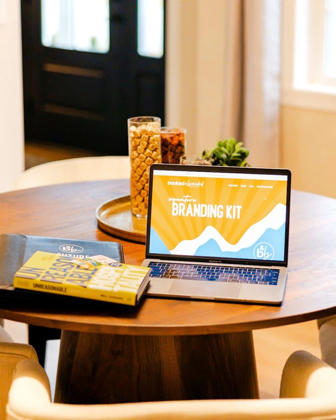 Five reasons we preach branding for STRs and businesses:
ㅤ
Good branding:
👏 Builds repeat guests who remember you long after checkout
👏 Builds trust before they even book
👏 Gives the impression of a thought-out, high-value experience
👏 Makes you 