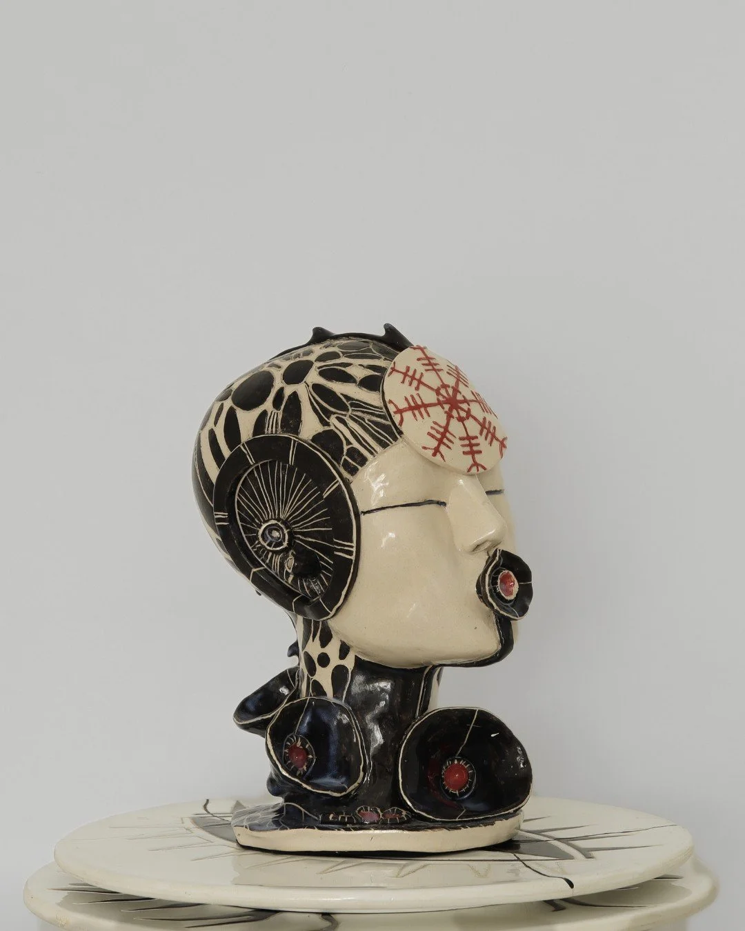 aegis_escultura_gres_aeterna_lateral 2.jpg