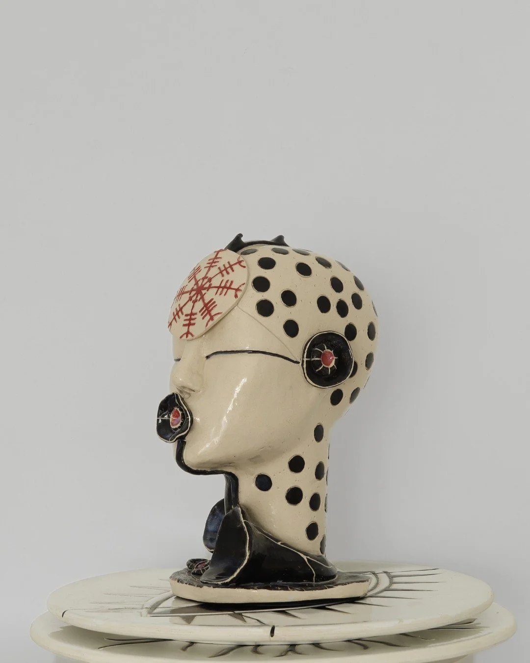 aegis_escultura_gres_aeterna_lateral 2.jpg