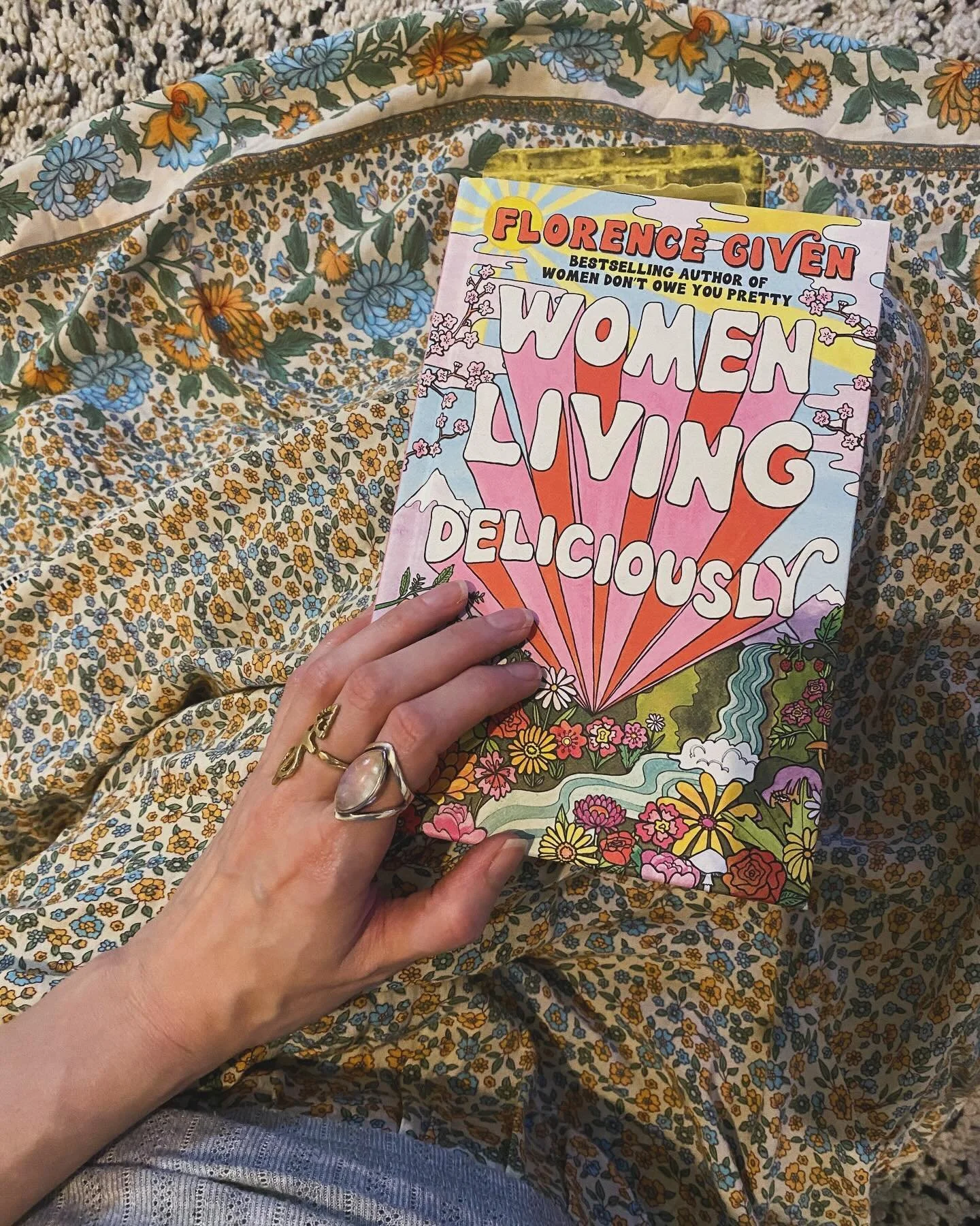 Wow! This is not just a book ladies! This is a full on art project! I was so drawn to its magnificence, I just HAD to buy it! Women authors supporting!!! So far in, this is an absolute blast!  And she swears more than me! Which is impressive 😉😂🌺 #