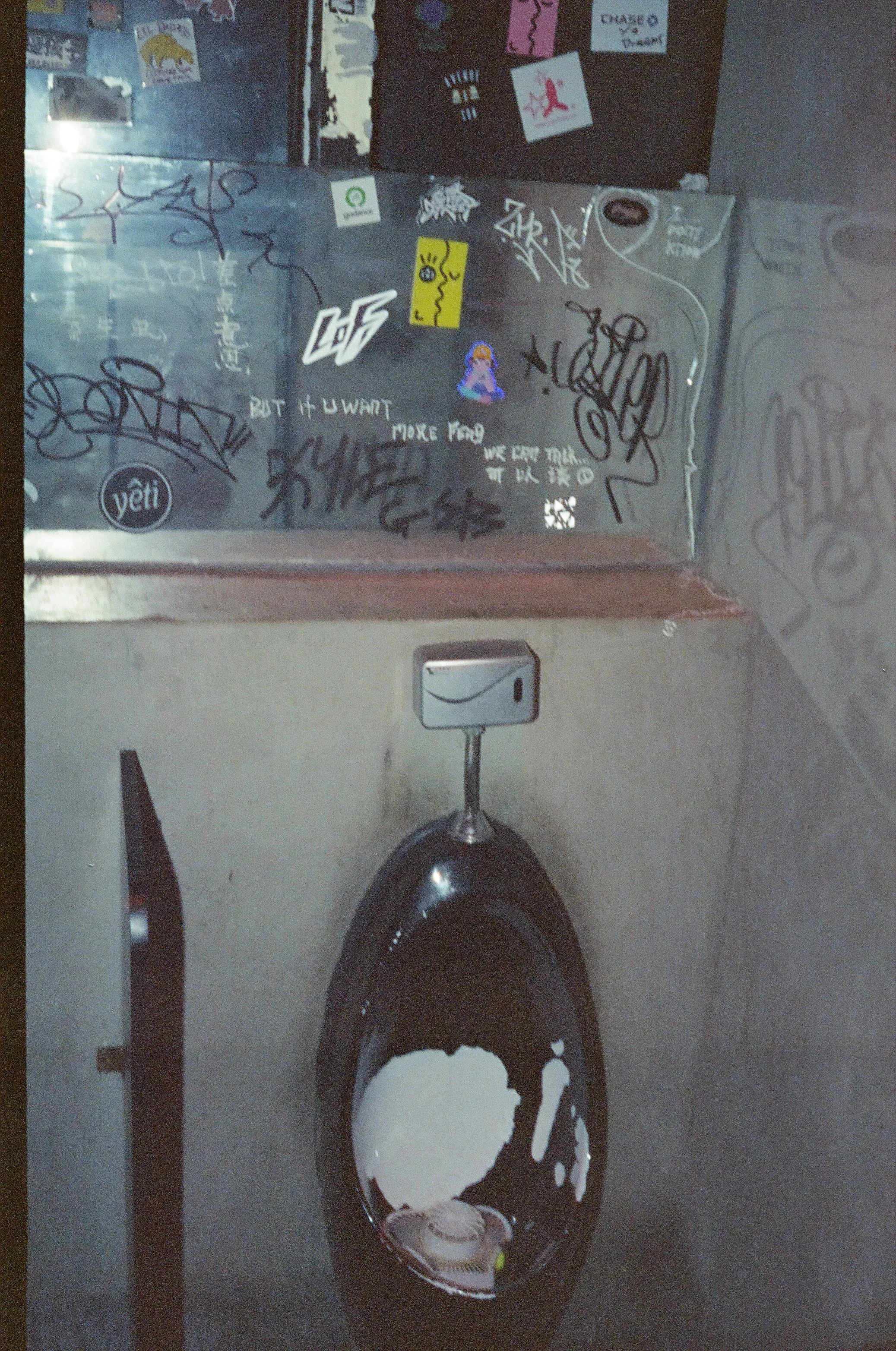 000000350019.jpg
