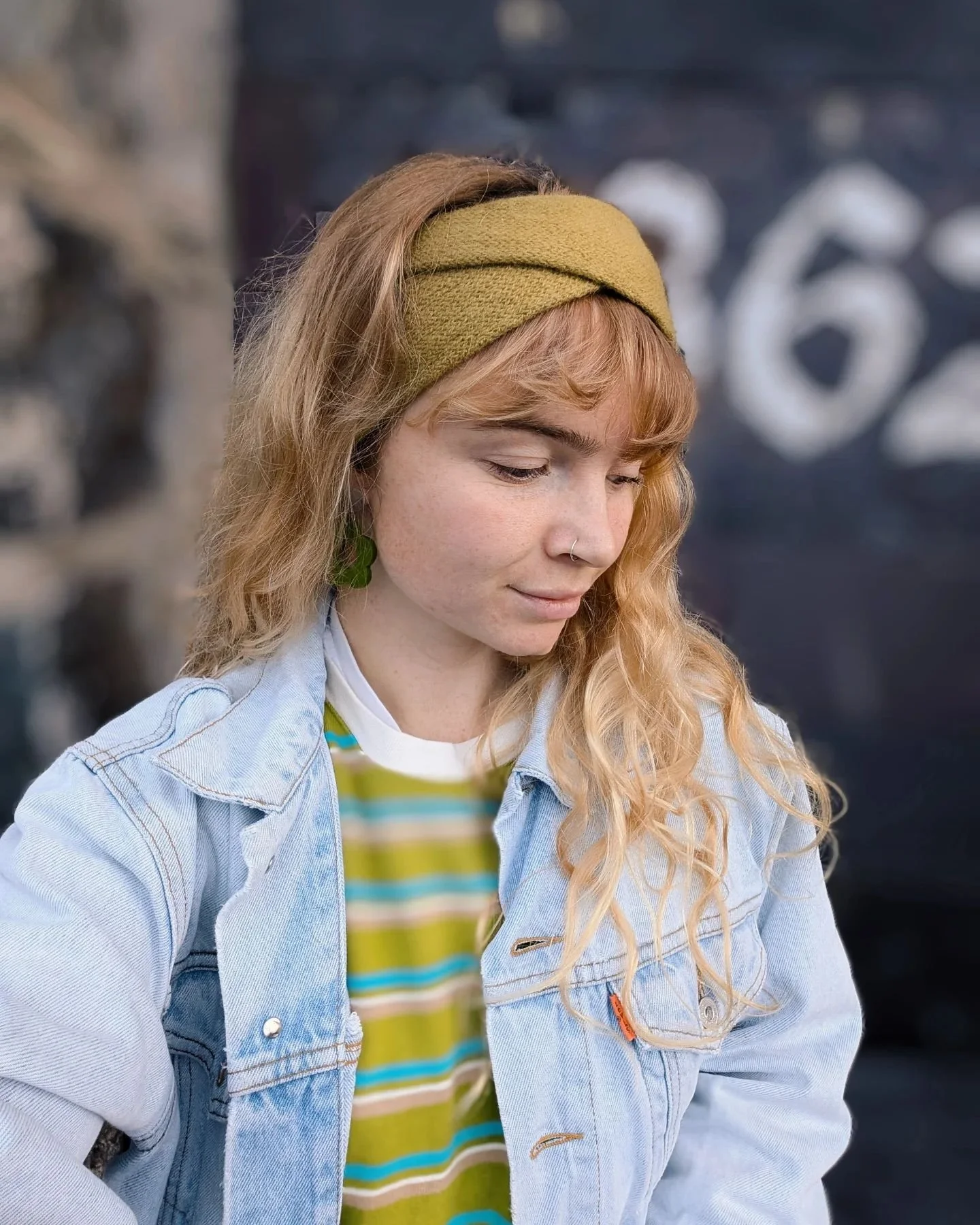🌱 @littlebrownbirdco has a gorgeous selection hats, headbands &amp; snoods made of naturally dyed yarn , all made from home-grown or foraged plants in Cymru💖

💚Headband - weld 

🤎Hat - walnut