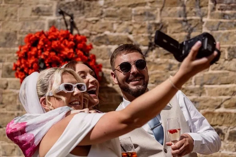 The Professional Photo vs the Home Video! 📸📹

I just had to share this photo from Adele and Luke&rsquo;s wedding last year! 😍 It&rsquo;s so nice seeing the camcorders in action!🎬

Her amazing photographer was @stephbuttphotography (if you love pe