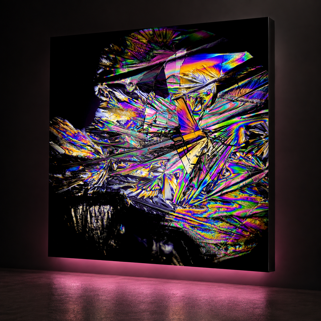 Panneau cristallin aux reflets irisés.png