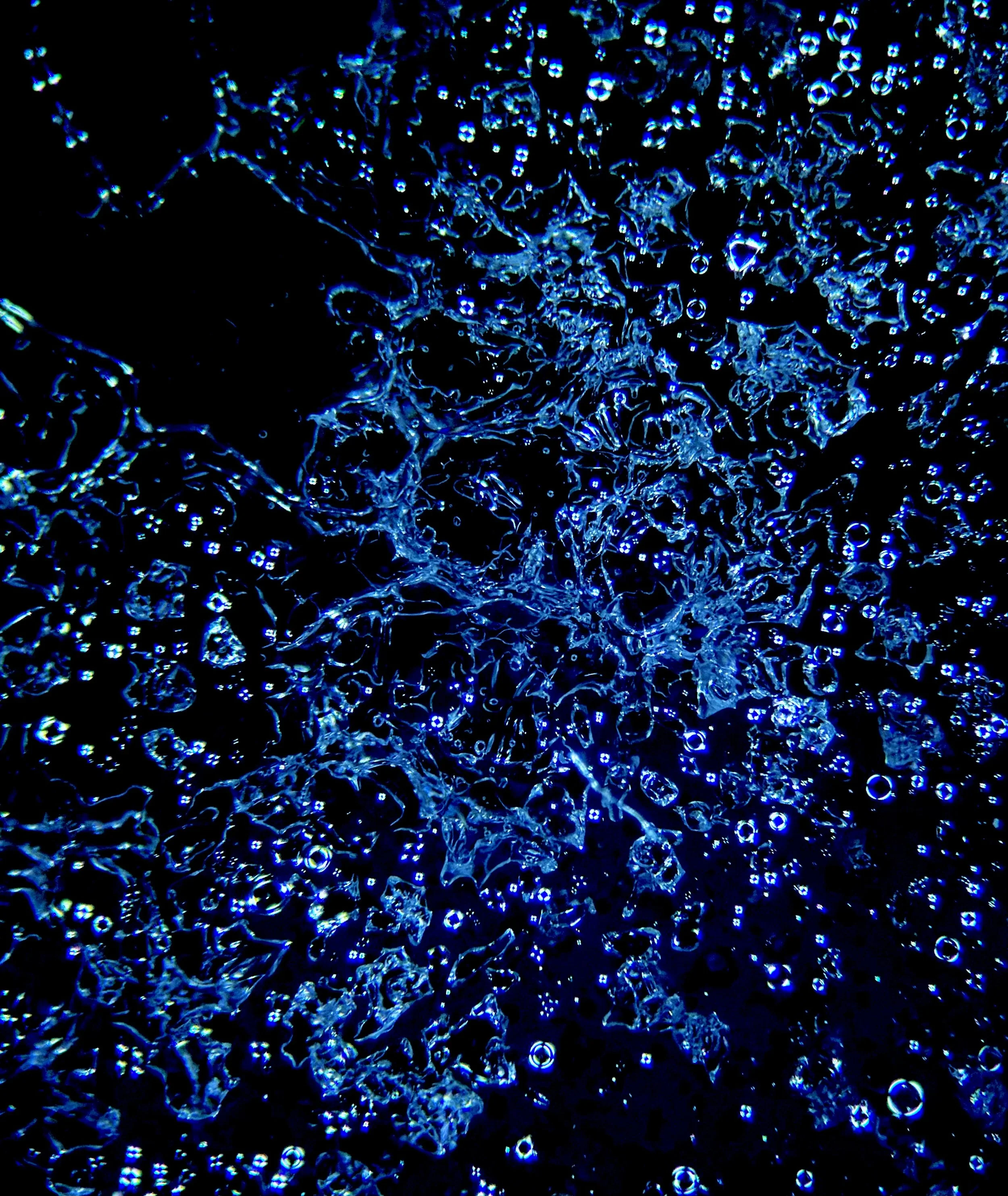Vitamin B5 sample showing microscopic crystalline structures photographed by Helnium using polarized light microscopy.