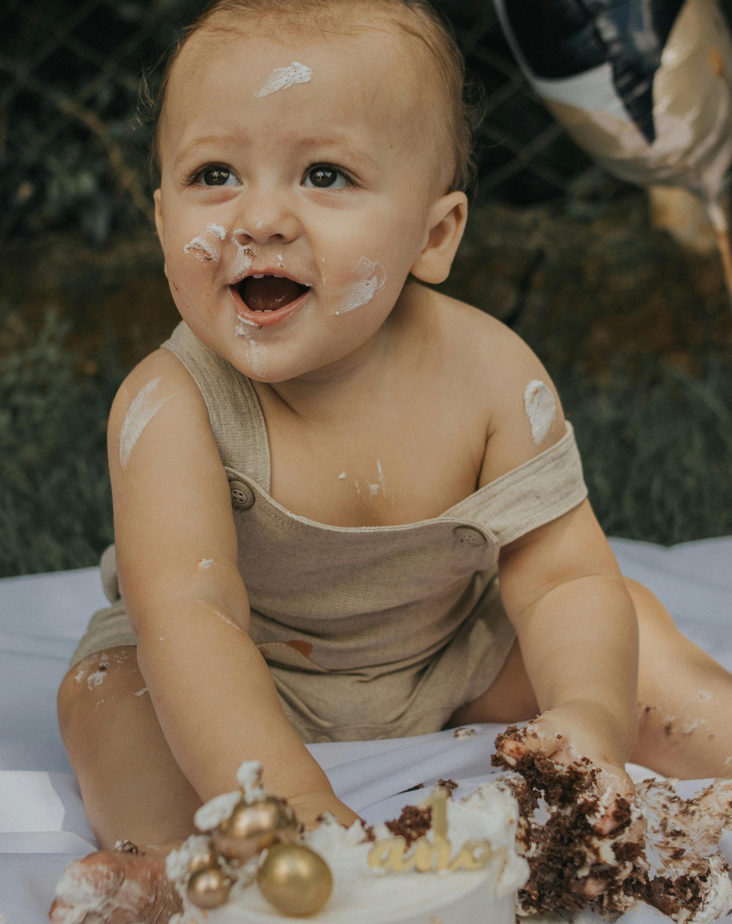 Smashing into ONE like a boss! #longislandphotographer #cakesmash #longbeachny #longislandmoms #maternity #familyphotography #islandparkny #rockvillecentre #newyork #oceanside #eastrockaway #lynbrook #baldwin #lidobeach #pointlookout #wantagh #merric