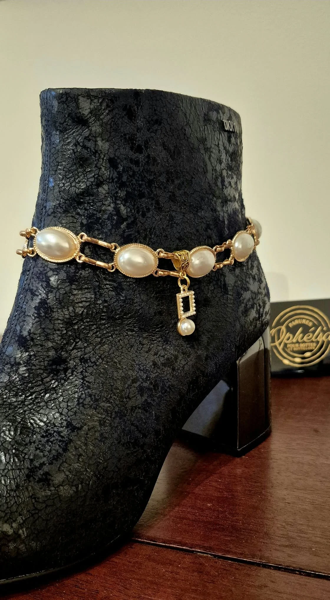 Victoria - Bijoux Bottes - Femme - or- pastilles couleurs crème-breloque avec perle