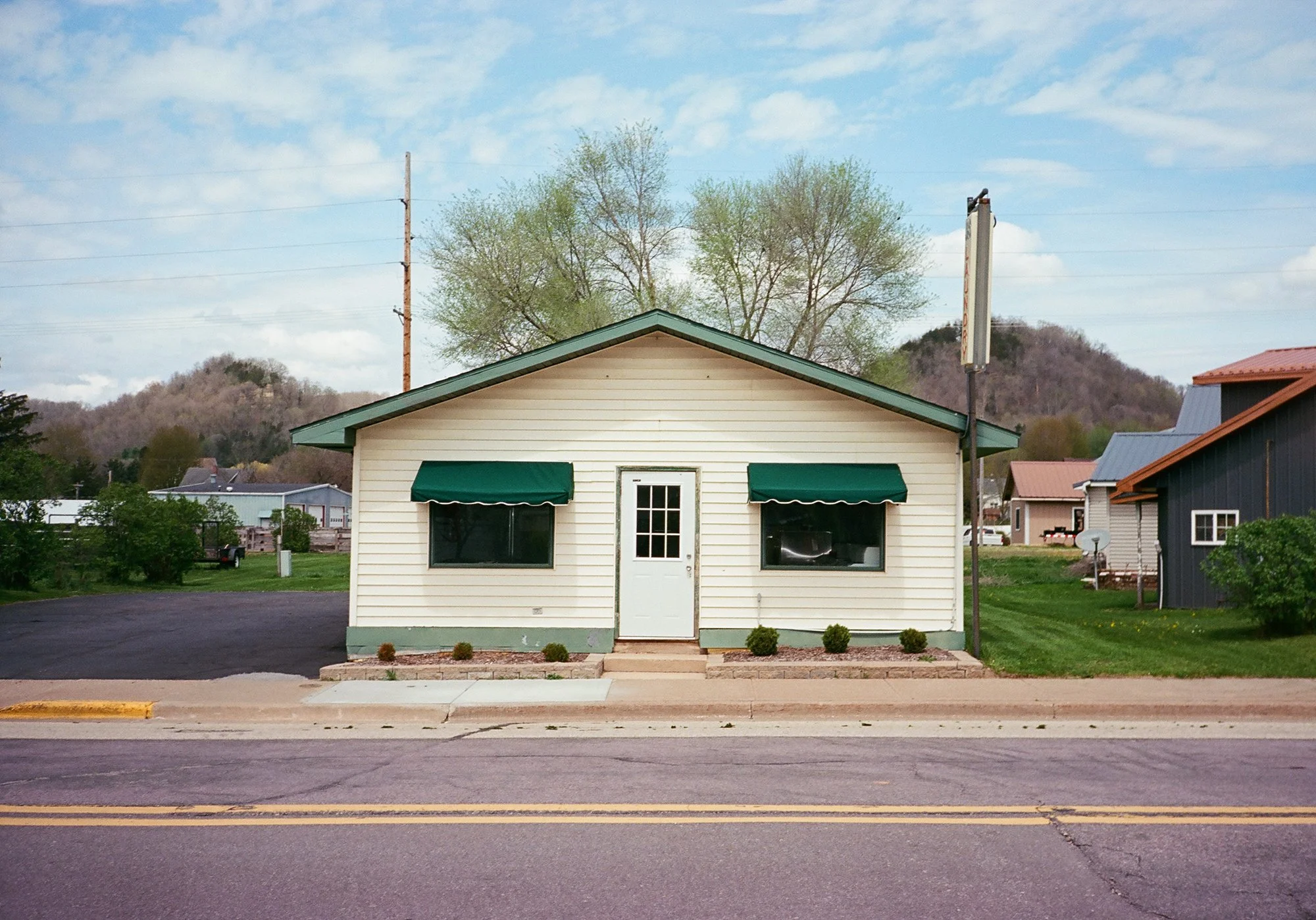 sq-laundromat-resized.jpg