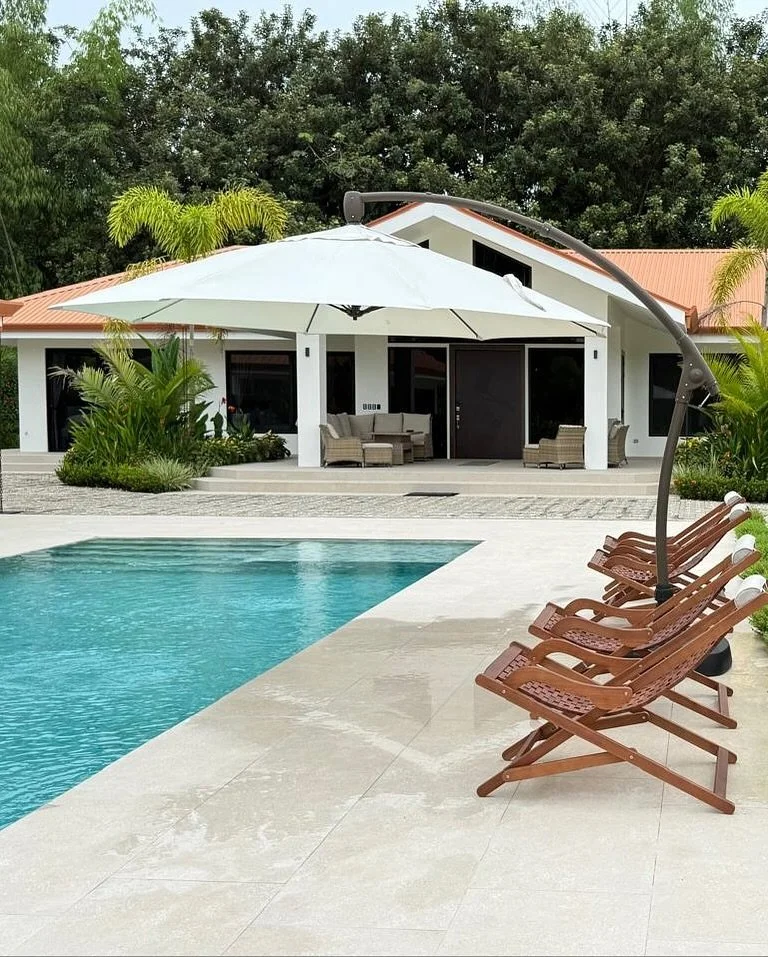 Invest in paradise with flexible terms
Villa Brisas del Mar &ndash; Savegre offers 5 bedrooms, 5.5 baths, office space, a swimming pool, and vibrant gardens &mdash; perfect for luxury living or generating rental income.

Owner financing: 8% with 50% 