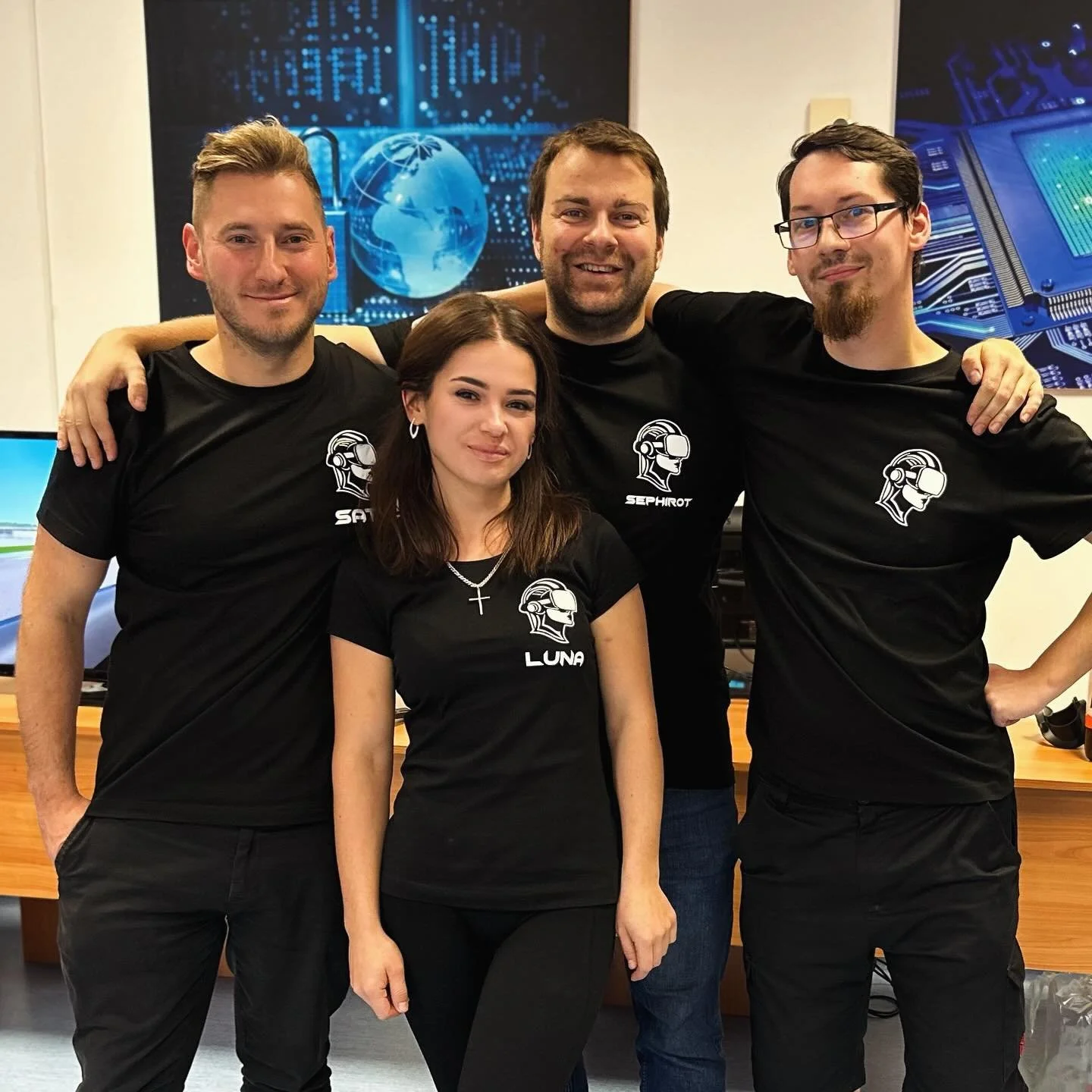 Jsme tým VR Ultima – skupina nadšenců, kteří milují moderní technologie, virtuální realitu a inovace. 👾
Každý z nás přináší něco jedinečného – od