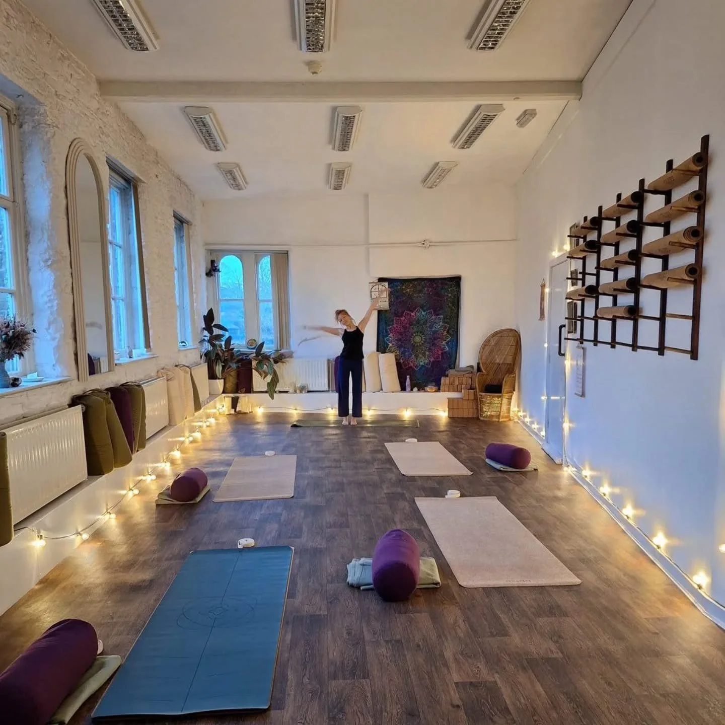 Thanks to the lovely @margaretolivia__ for her Hatha guest sessions at the Hub this winter! ✨️

No January blues over here, we've got all sorts going on this weekend -

Tonight 🌕 
6pm Pilates with @innerbalance.lt
7.15pm Candlelit Yoga &amp; Yoga Ni