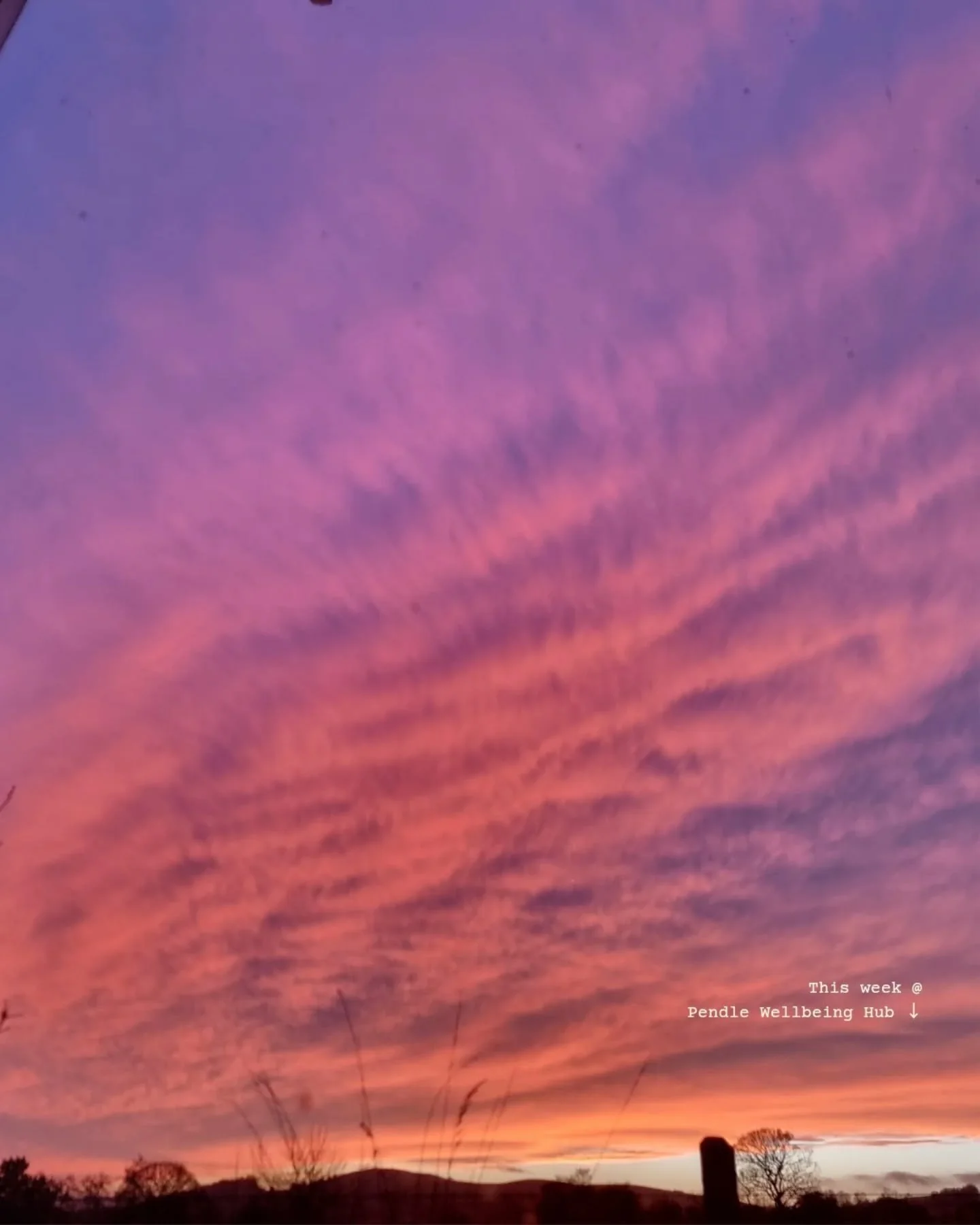 What a sunset over Barrowford yesterday 🌅

If you fancy catching one tonight, pop in to Pilates at 6pm with @innerbalance.lt 

Or catch a sunrise with a Yoga Flow at 8.45am tomorrow with @aetheryogaorg 💜✨️ 

☯️ Coming up next week:

Monday 7.15pm Y