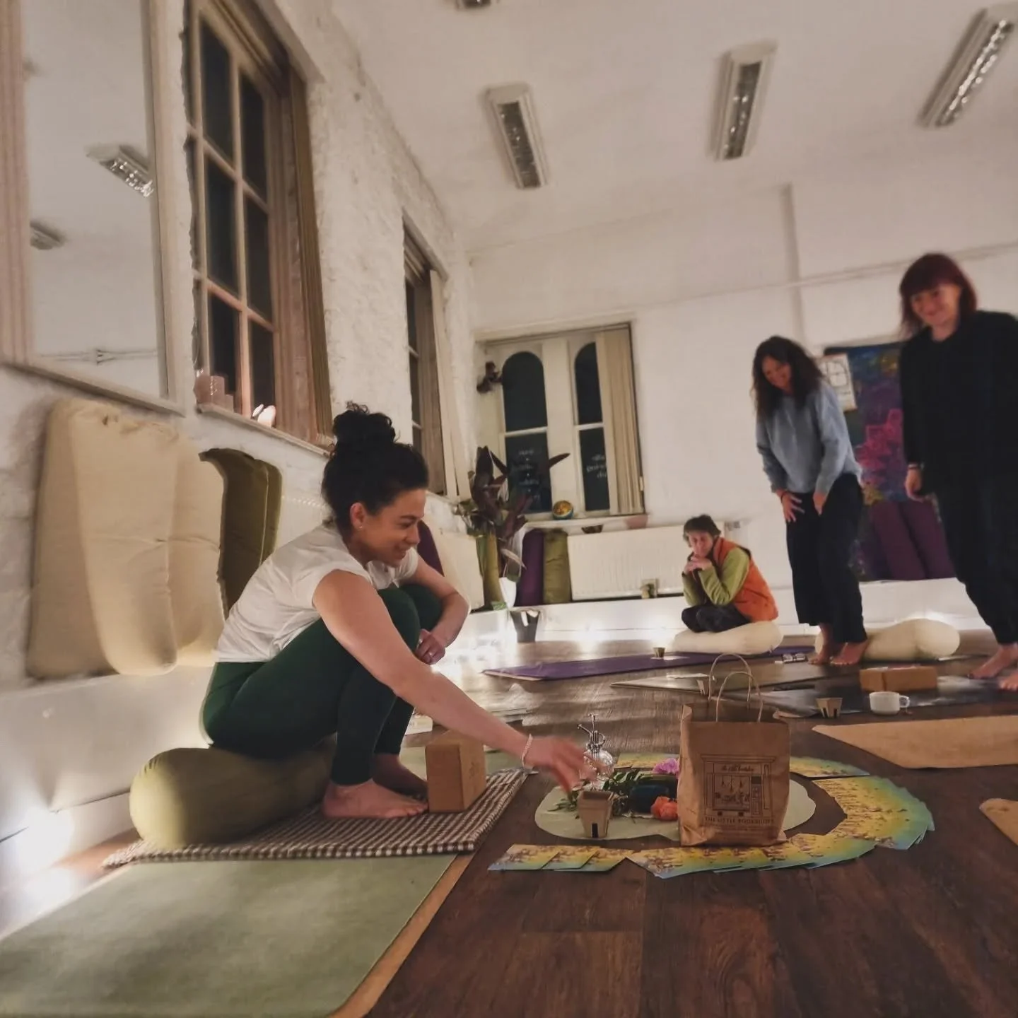 A beauuuuuutiful Wheel of the Year circle with @sarahleylaonyoga to welcome in the spring &amp; plant seeds for the season to come 🌱🥰

It was everything we needed and more. Thank you so much Sarah!

The next event in the series is Beltane on Friday