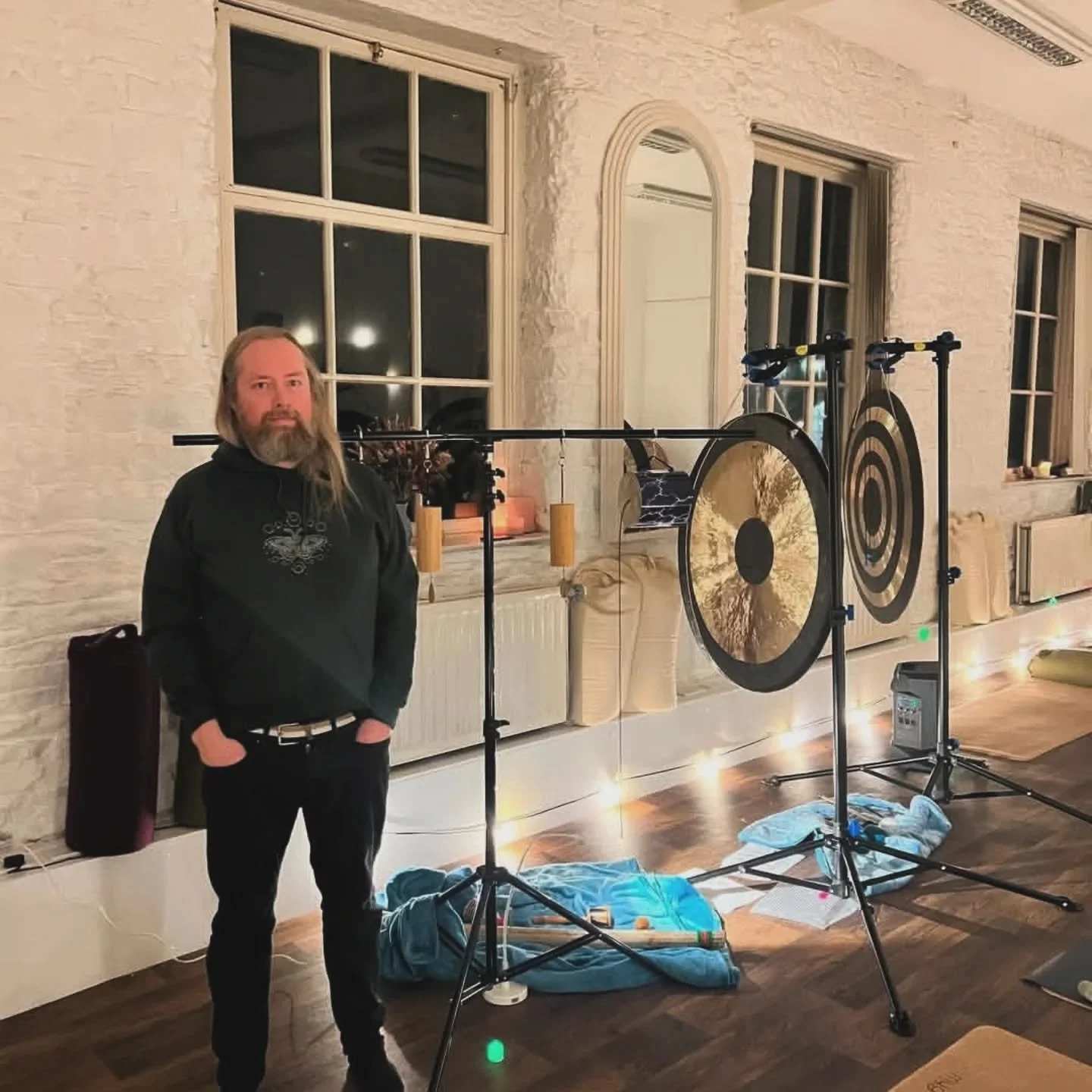 Harry&rsquo;s next gong bath at the Hub is TONIGHT 🌀🌊

If it&rsquo;s been a bit of a stressful week, come over and shake it off before the weekend 🥰 

In a gong bath, you just lie down, get cosy under a blanket, and let the sound wash over you.

N