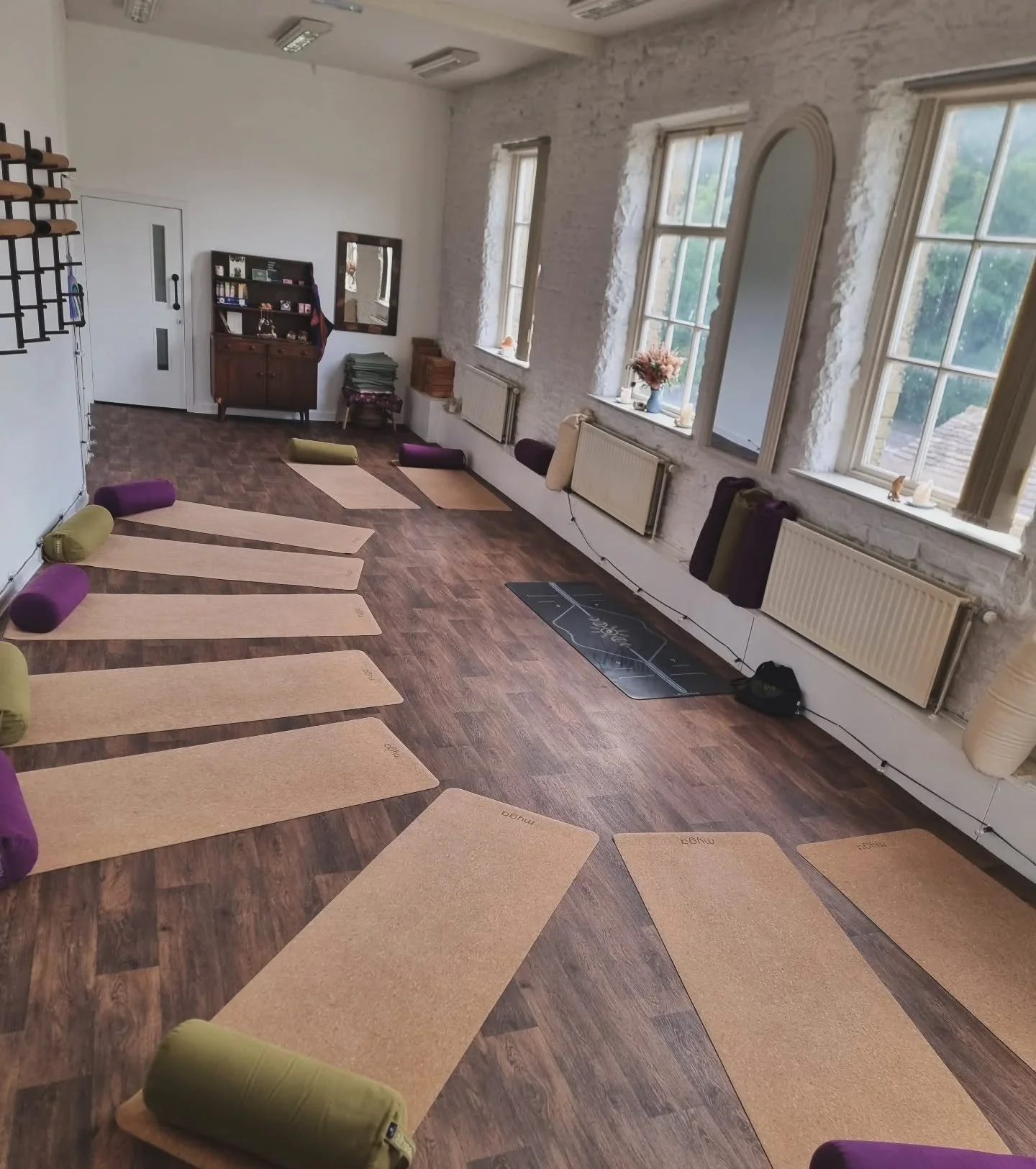 Mondays are for Yin with the lovely @greencoyoga 💚

Unbeatable way to start the week feeling loosey goosey &amp; zen as hec 💆&zwj;♀️🧚&zwj;♀️

7.15pm, pendlewellbeinghub.org/timetable to book 💜