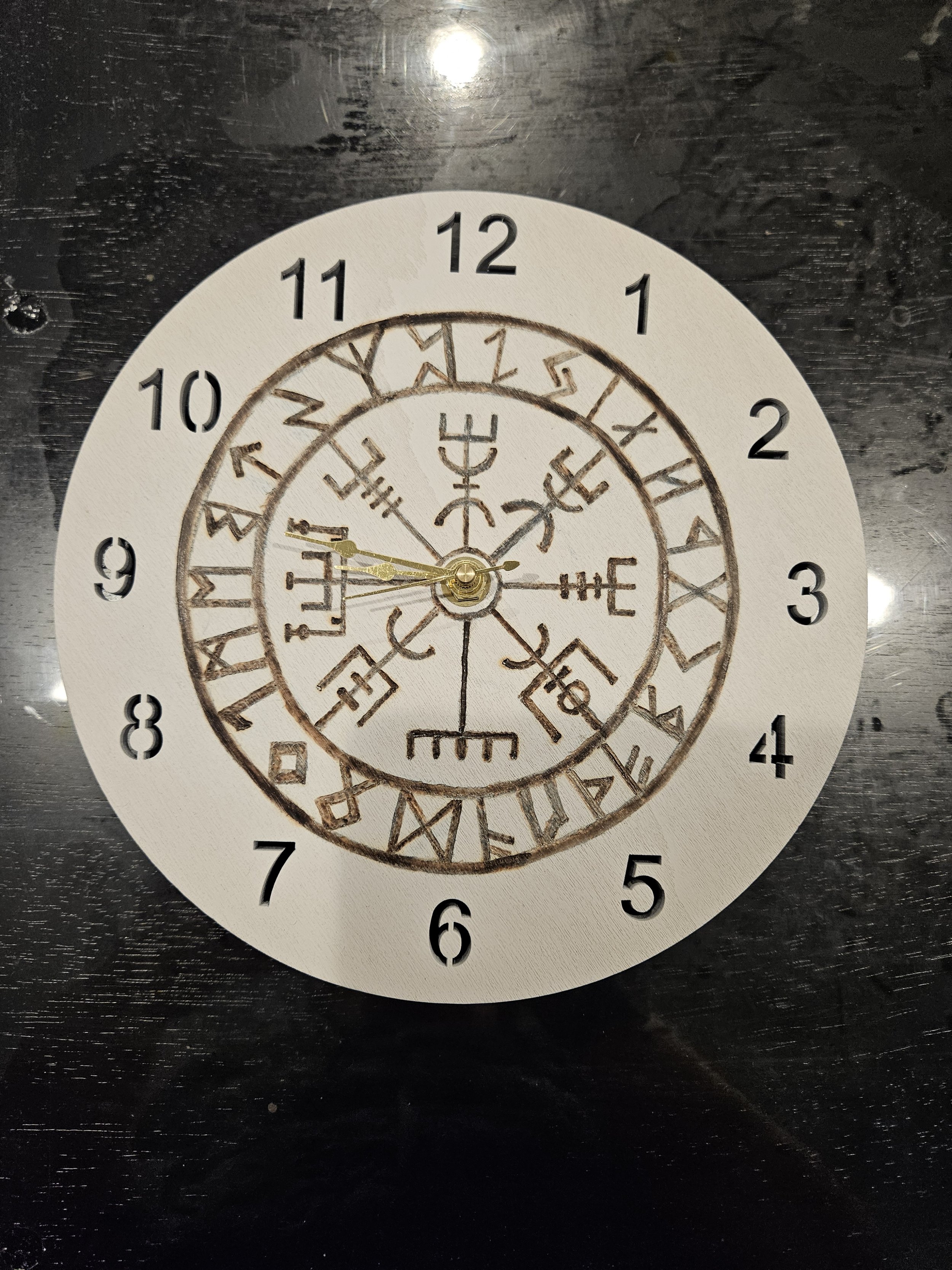 Vegvisir Clock