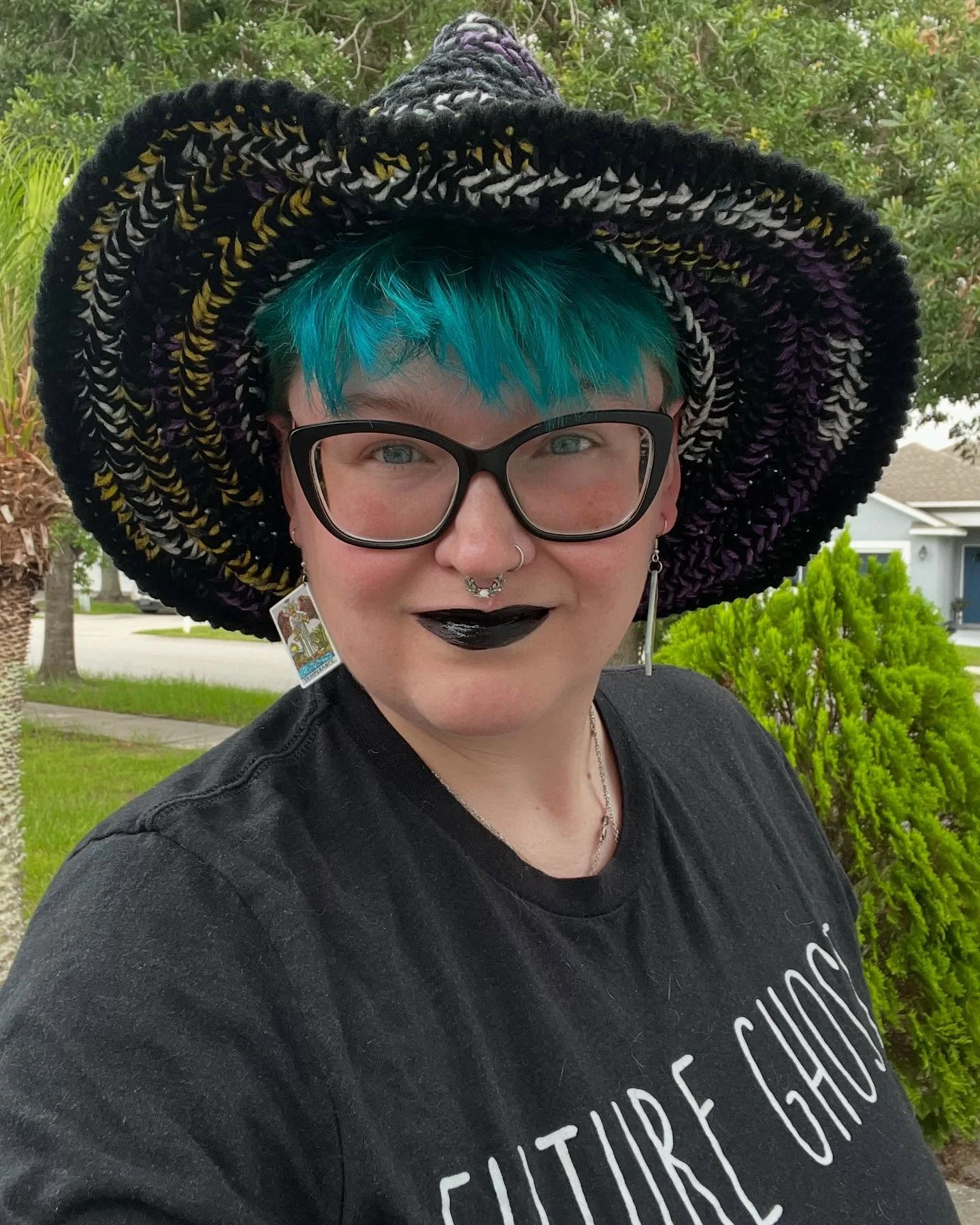 Love, love, LOVE my new nonbinary witch hat from fibermagick! Ordered it as @summermagickfest and couldn&rsquo;t be more pleased! Isn&rsquo;t the feather on the side super neat? Support independent artists!