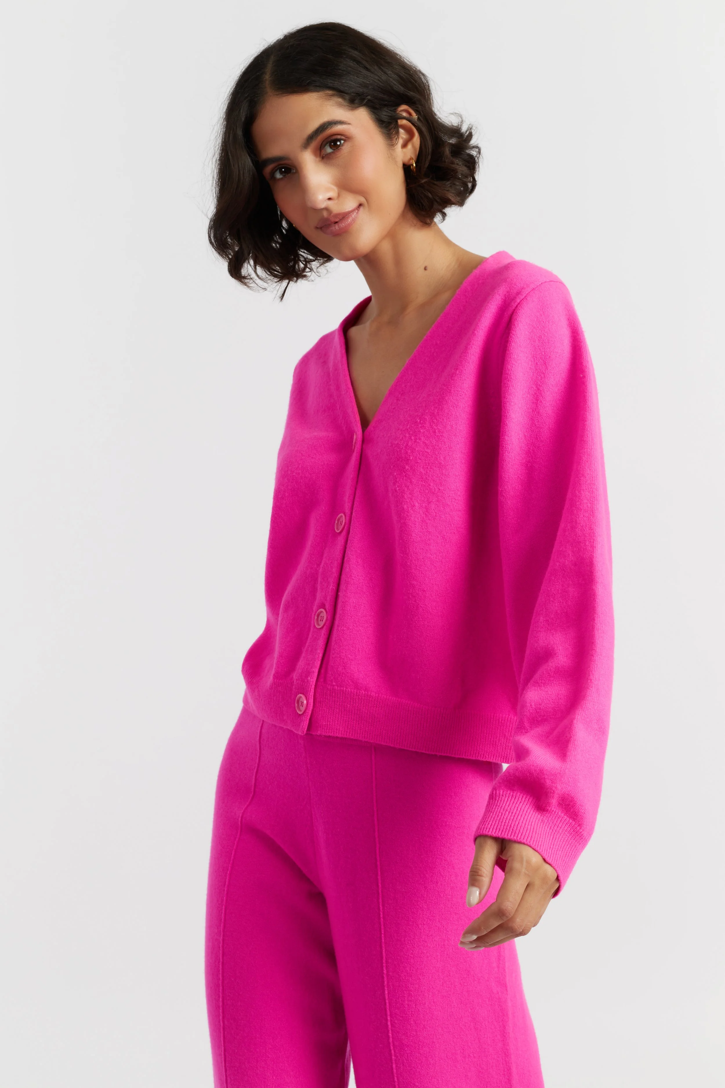 AUTUMN BASICS_KPS2325_THE CROPPED CARDI_FUCHSIA_D.jpg