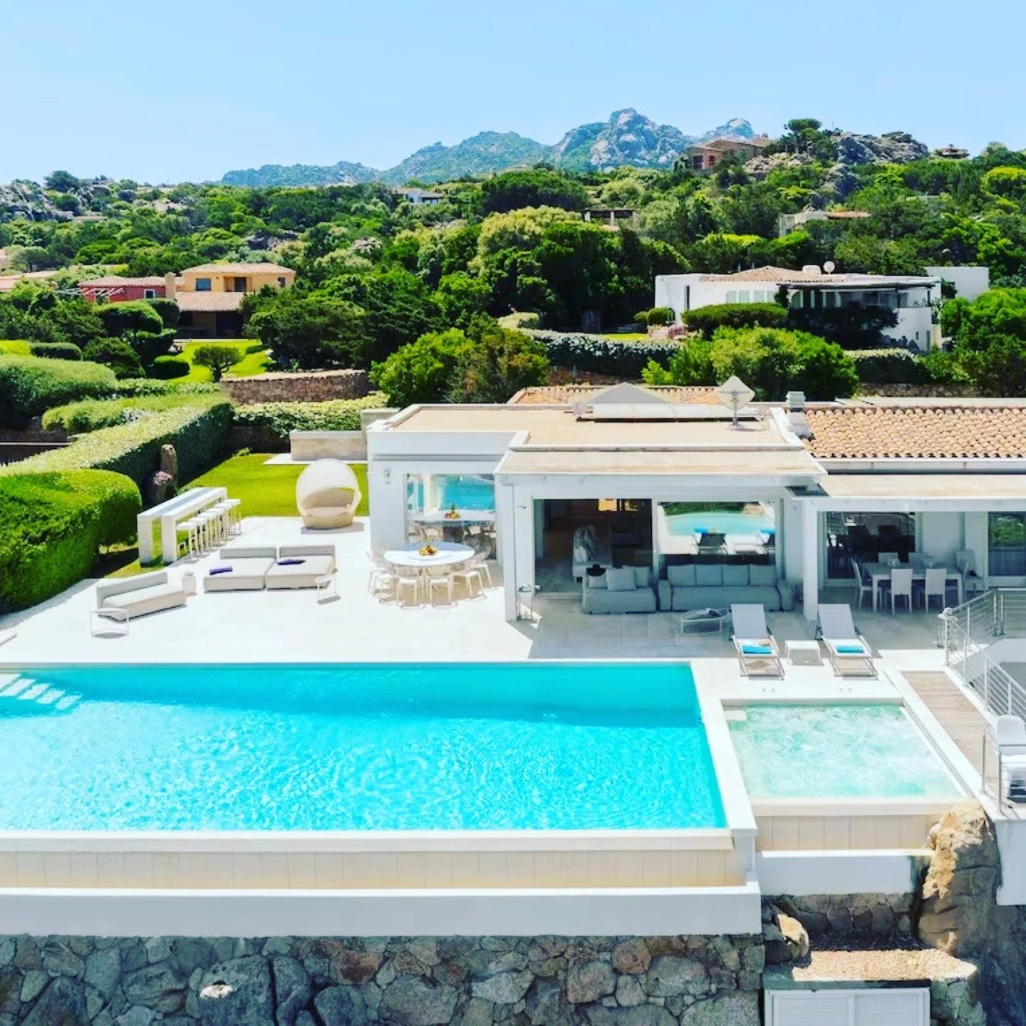 Sparkling sea views, an inviting infinity pool, and a prime location just minutes from prestigious Porto Cervo, this Sardinia villa is the definition of coastal luxury.
Designed for unforgettable stays, the property features a poolside hot tub, a woo