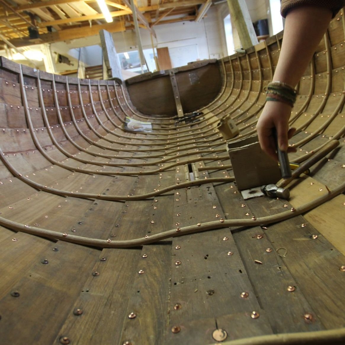 Re-ribbing a 14ft RNSA sailing dinghy, as part of Dani's boat building qualification