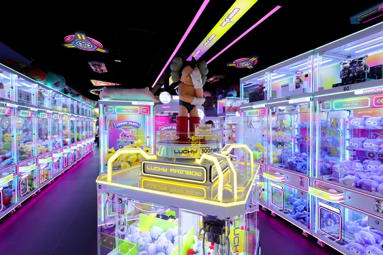 Claw machines and prizes at Lucky Claw Mania