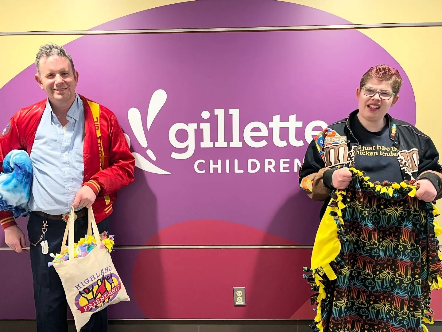 Last week we delivered more blankets to @gillettechildrens Handmade with love by our members, they will be gifted to patients. Thank you Gillette, for the opportunity to make an impact with you.

Make your impact by donating to HFC or Gillette today.