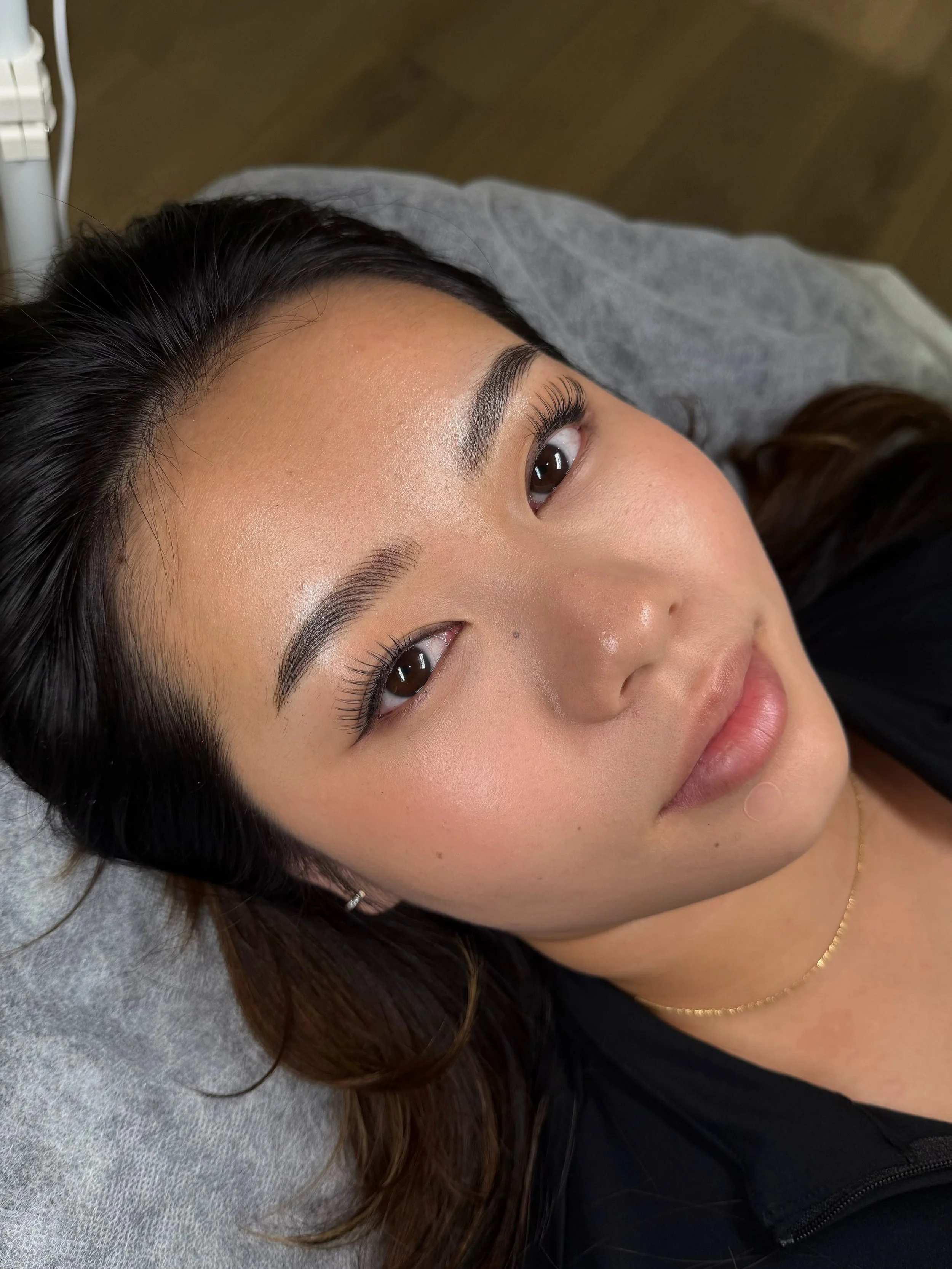 A shape made just for you + realistic hairstrokes = a good nano brow ⭐️🧑🏻&zwj;🩰

For her, we chose an upward stroke pattern for a more lifted look and a straighter brow to really define and complement her natural shape 🤌🏻

Service: Nano brows 
L