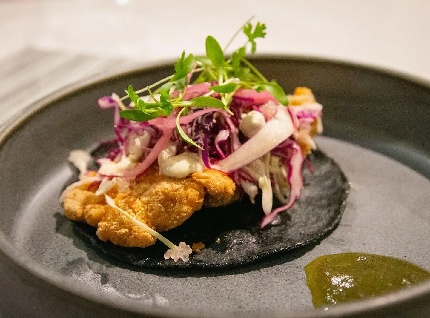 You can find @conamor.fl tortillas right now at @counter_culture_tampa 🌮 We had the awesome pleasure to try their 5 course tasting menu currently available at their restaurant. 
-
Featuring our indigo heirloom corn tortilla in their skate wing taco,