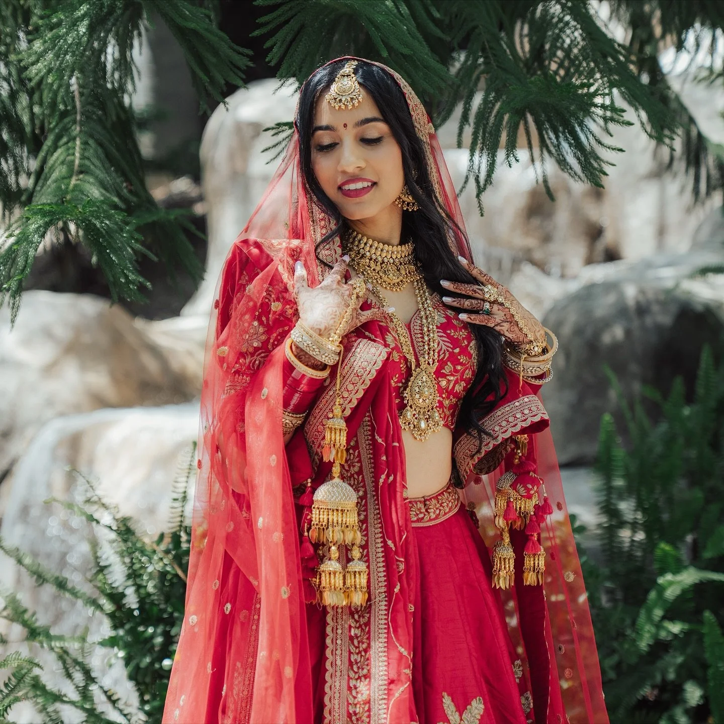 Red never looked so good ❤️ Tanya was a total dream at her traditional Indian wedding! It was so incredibly special to be a part of this day and to be by her side before she became a Mrs. at the beautiful @thevineyardsimi 

#BridalBeauty #WeddingMake