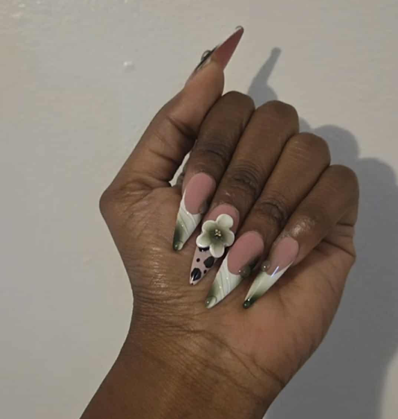 green nails my hand.png