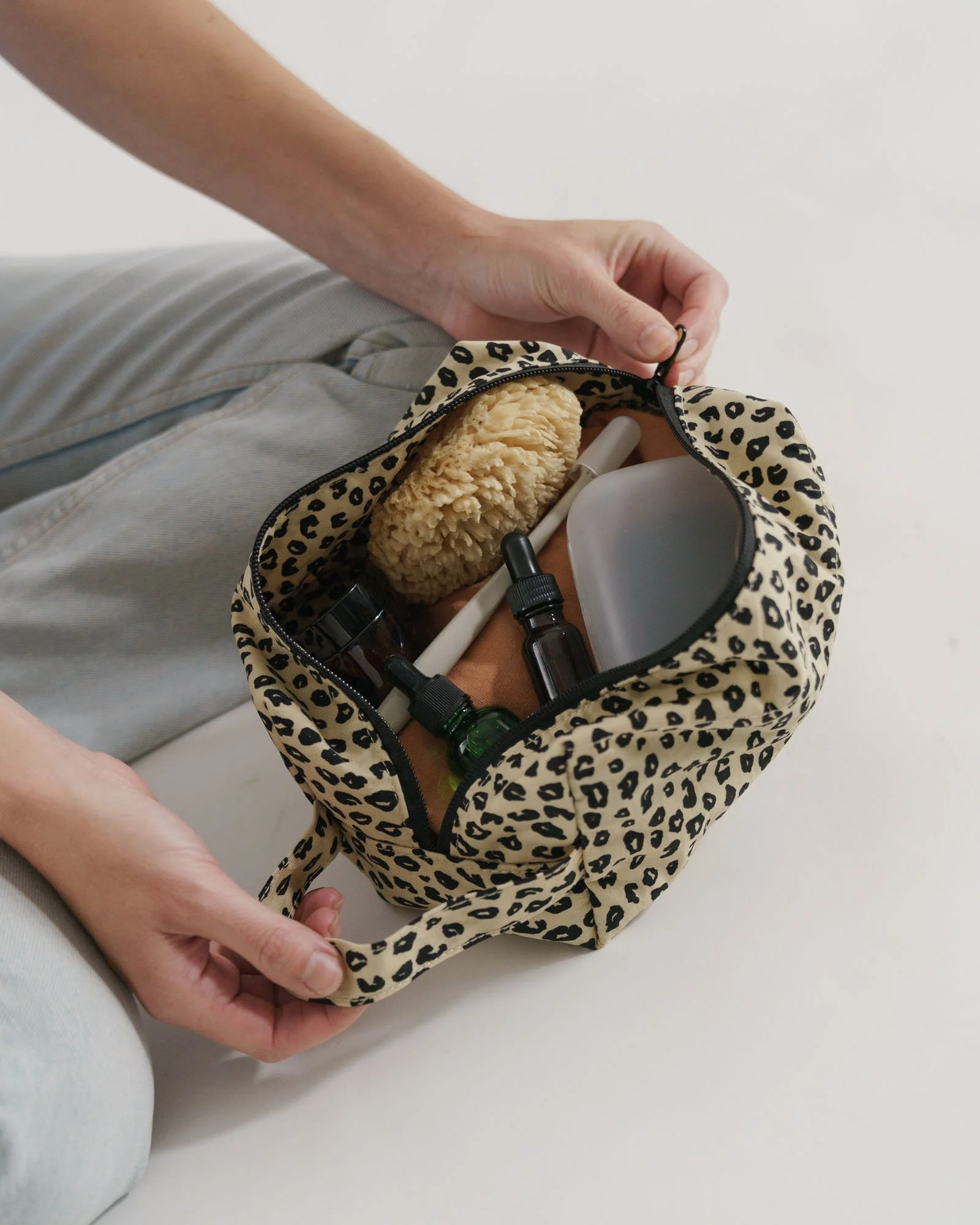 BAGGU Bags, Pouches &amp; Travel Organizers: The Ultimate Guide (and Why Makers Love Them)