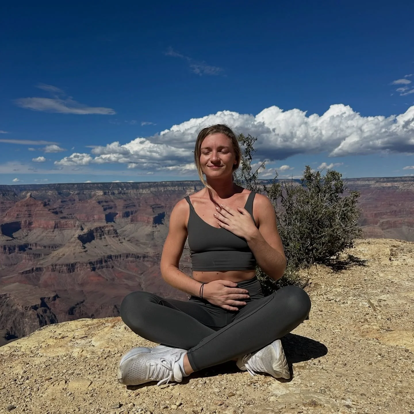 Moments from our Fall Equinox Yoga &amp; Hiking Retreat in Sedona 🌞💛

#yogaretreat #sedonayogaretreat #yogaretreats #mountainandsunretreats #wellnessretreats #yogaandhiking #adventureretreats