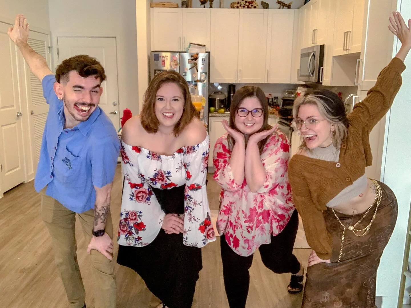 💕 So grateful for my delightful friends during an X-mas brunch. I hope everyone has the ability to spend time with their loved ones during these happy holidays!